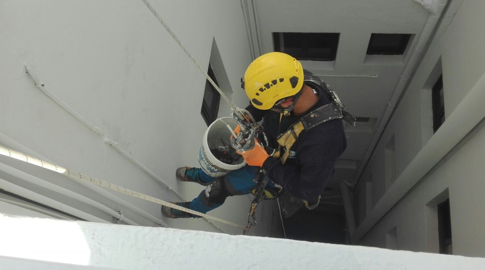 Instalación de tubo de polietileno Instalación de tubo de polietileno
