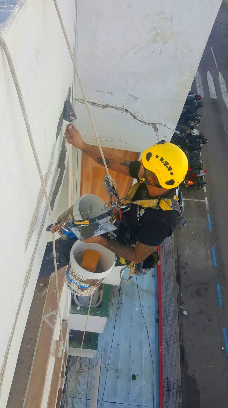 Trabajos de albañileria en fachada, con mortero clase R4 Trabajos de albañileria en fachada, con mortero clase R4
