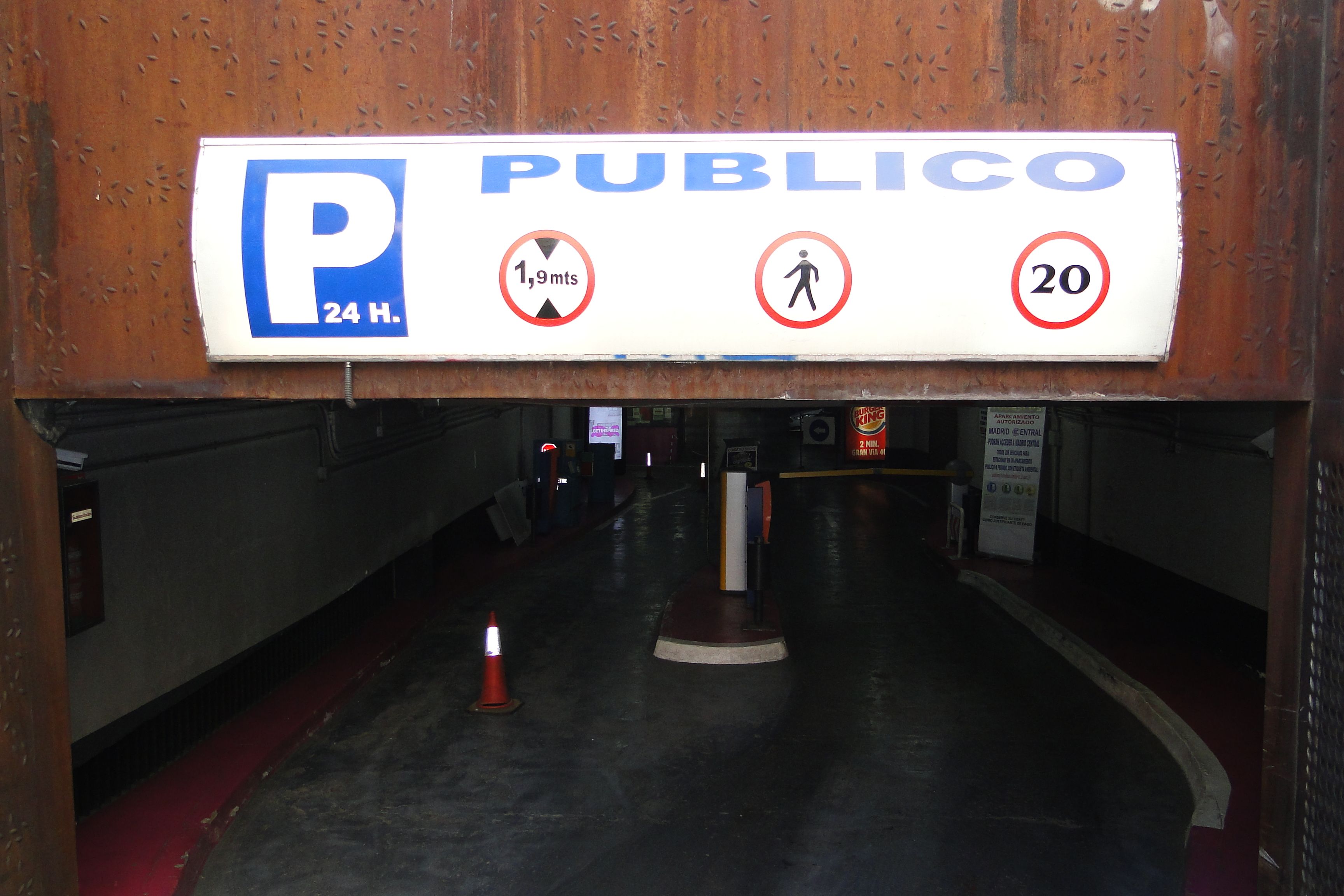 Parking Público Tudescos - Luna en Madrid Central