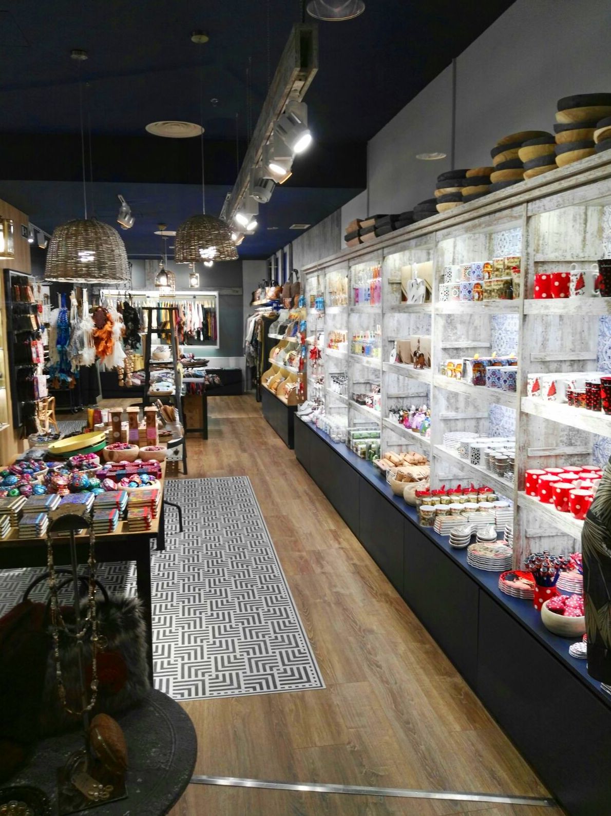 REFORMA INTEGRAL LOVE ME TIENDA AEROPUERTO MADRID TERMINAL 2 REFORMA INTEGRAL LOVE ME TIENDA AEROPUERTO MADRID TERMINAL 2