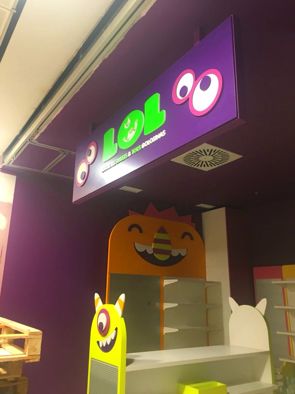 TIENDA LOL TERMINAL T3: Trabajos realizados de REFORMAS, INSTALACIONES Y CONSTRUCCION ARAGON TIENDA LOL TERMINAL T3: Trabajos realizados de REFORMAS, INSTALACIONES Y CONSTRUCCION ARAGON