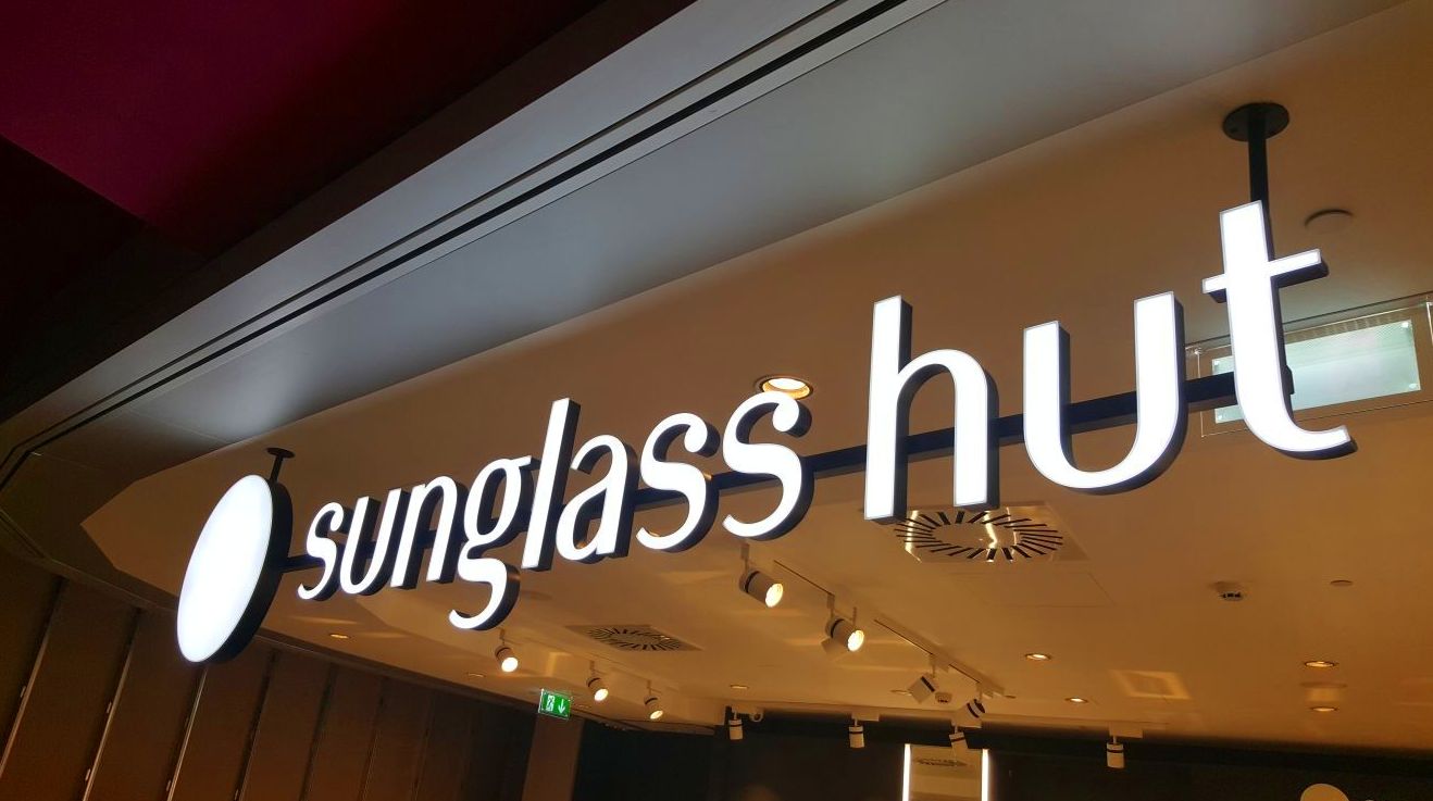 Sunglass Hut reforma integral: Trabajos realizados de REFORMAS, INSTALACIONES Y CONSTRUCCION ARAGON Sunglass Hut reforma integral: Trabajos realizados de REFORMAS, INSTALACIONES Y CONSTRUCCION ARAGON