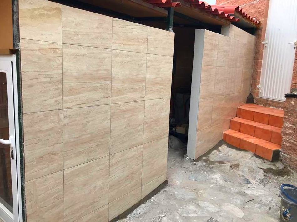 PATIO EN CHALET, RESTAURARLO: Trabajos realizados de REFORMAS, INSTALACIONES Y CONSTRUCCION ARAGON PATIO EN CHALET, RESTAURARLO: Trabajos realizados de REFORMAS, INSTALACIONES Y CONSTRUCCION ARAGON