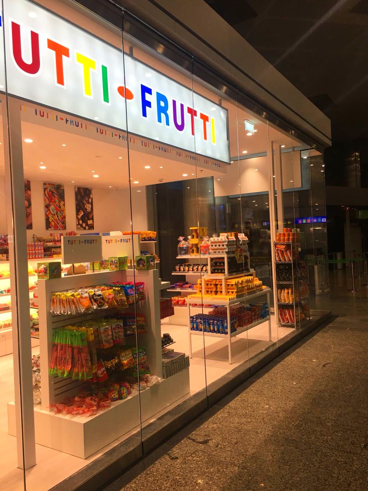 TUTTI FRUTTI TERMINAL 3: Trabajos realizados de REFORMAS, INSTALACIONES Y CONSTRUCCION ARAGON TUTTI FRUTTI TERMINAL 3: Trabajos realizados de REFORMAS, INSTALACIONES Y CONSTRUCCION ARAGON