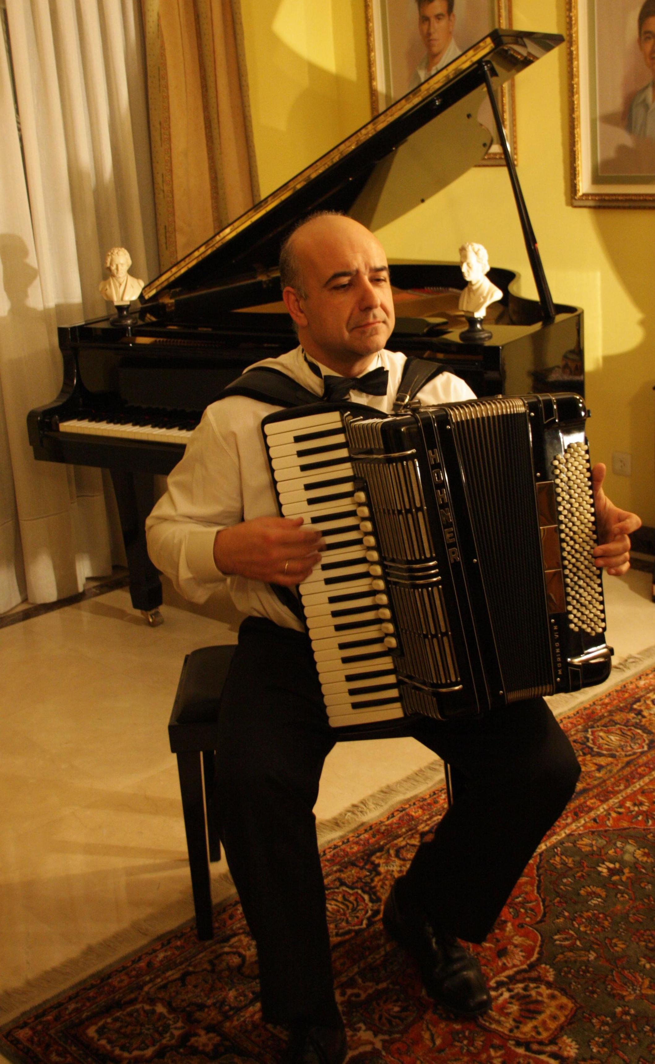 Alberto Sánchez Delance (Pianista - Acordeonista): Servicios de Vivace Alberto Sánchez Delance (Pianista - Acordeonista): Servicios de Vivace