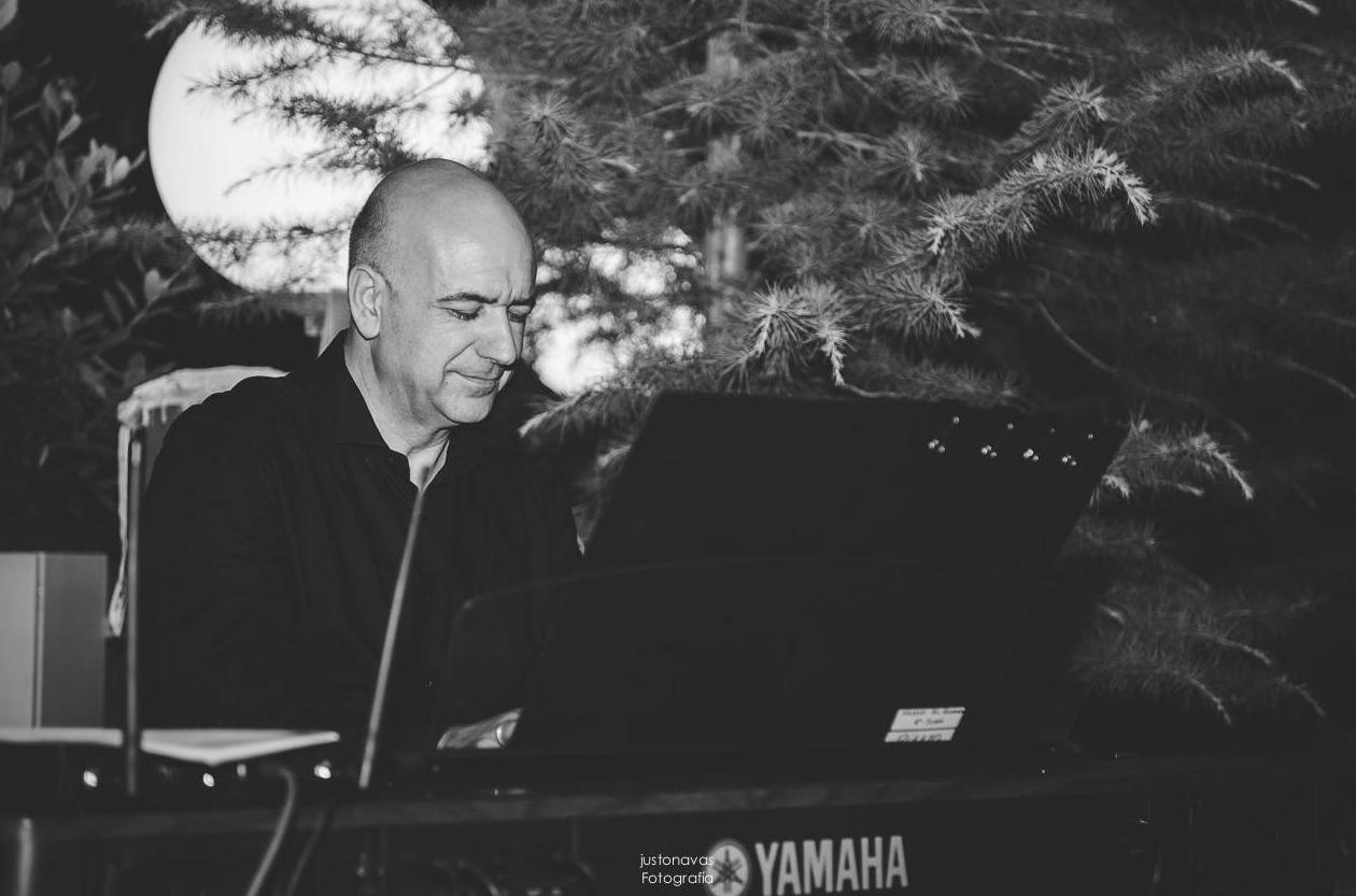 Alberto Sánchez Delance (Pianista - Acordeonista): Servicios de Vivace Alberto Sánchez Delance (Pianista - Acordeonista): Servicios de Vivace