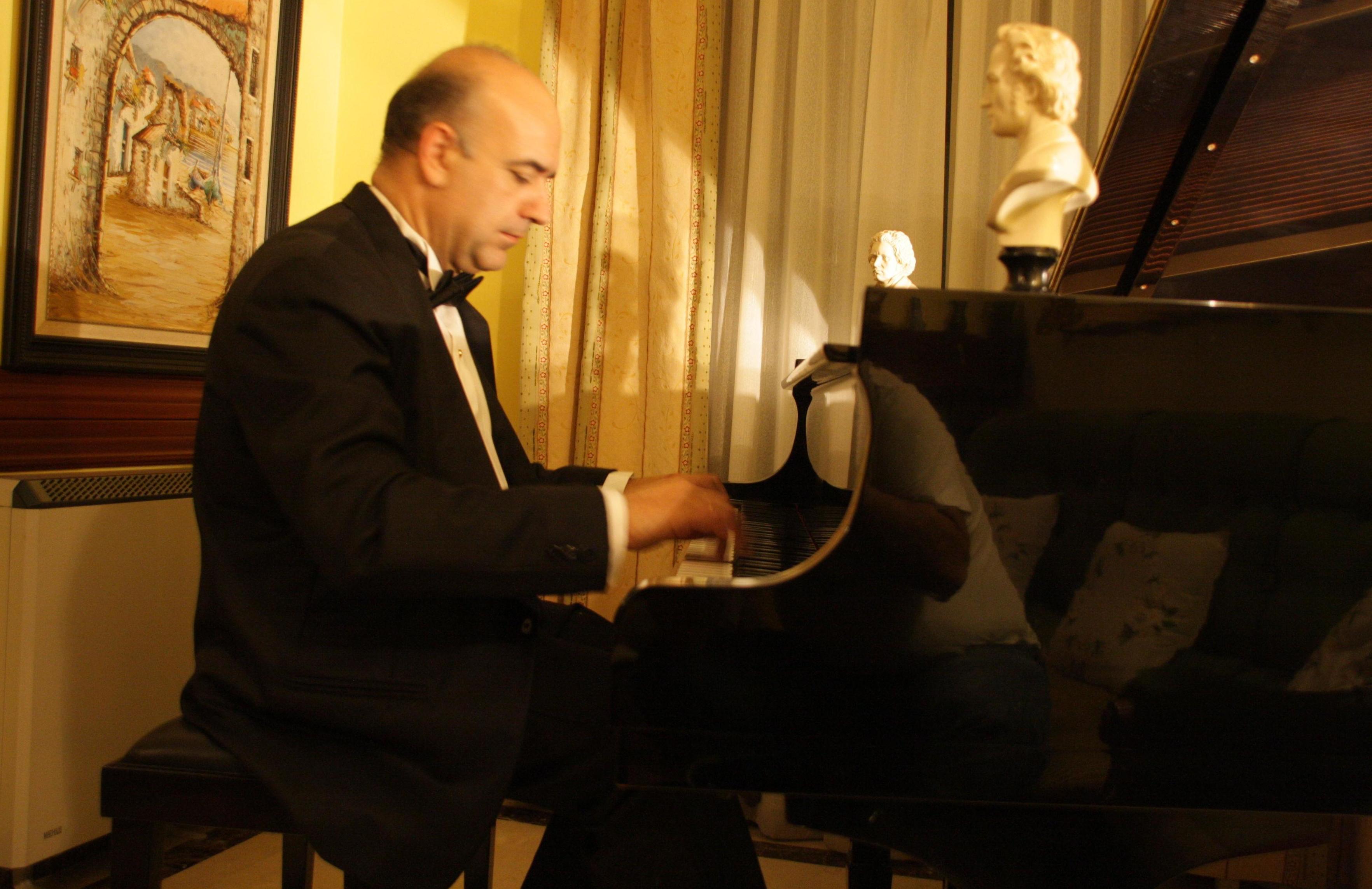 Alberto Sánchez Delance (Pianista - Acordeonista): Servicios de Vivace Alberto Sánchez Delance (Pianista - Acordeonista): Servicios de Vivace