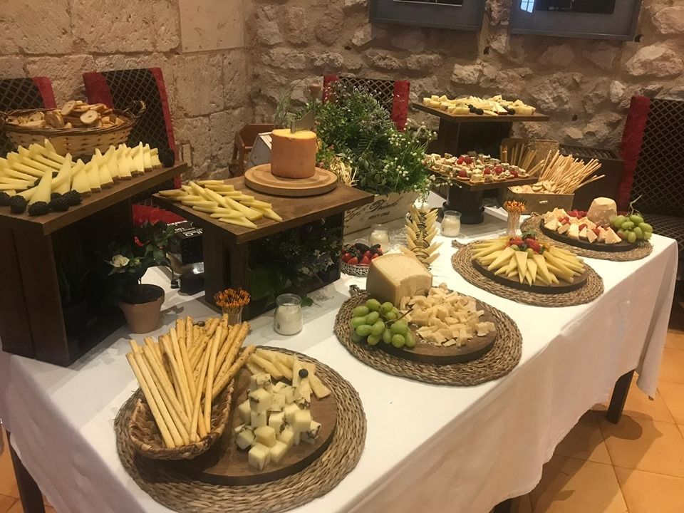 Mesas de quesos: Productos y Servicios of Degustos Charcuteria Tradicional Mesas de quesos: Productos y Servicios of Degustos Charcuteria Tradicional