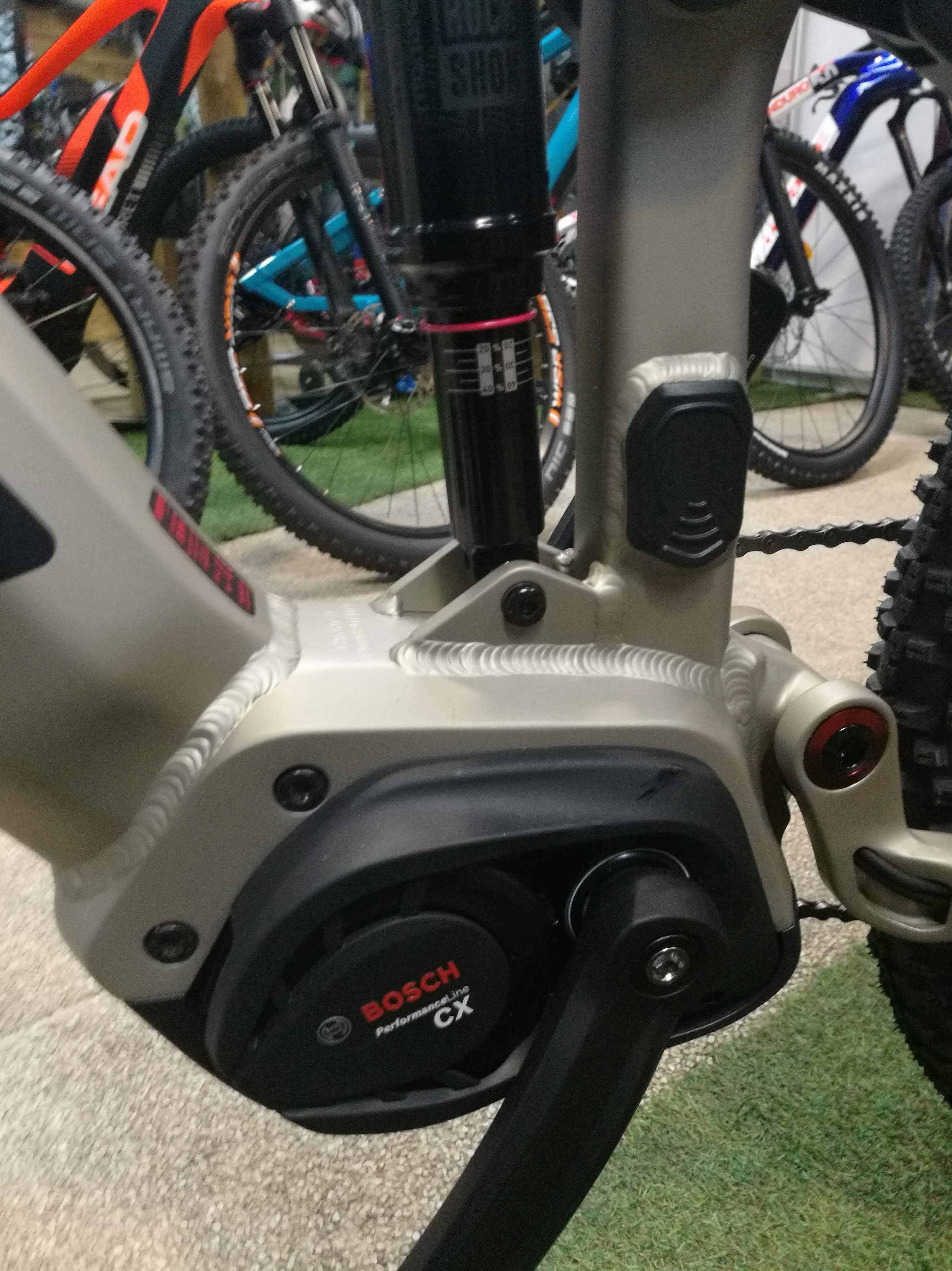 LOMBARDO BOSCH DOBLE SUSPENSION: Productos de E-Bike Guadarrama LOMBARDO BOSCH DOBLE SUSPENSION: Productos de E-Bike Guadarrama