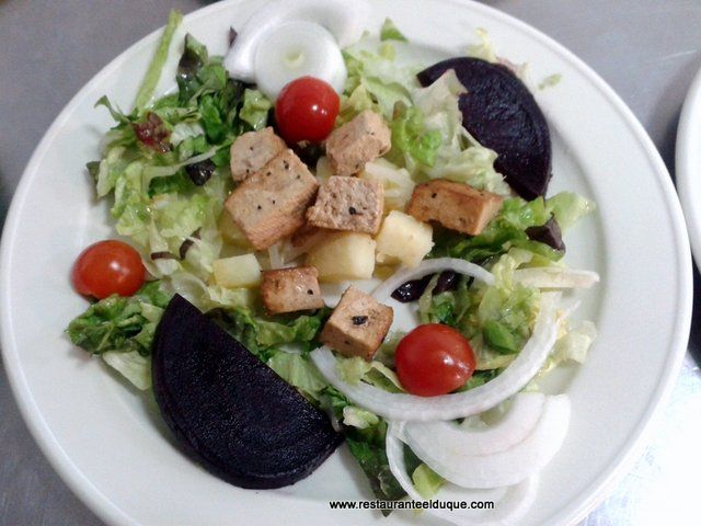 Ensalada de tofu vegana Ensalada de tofu vegana