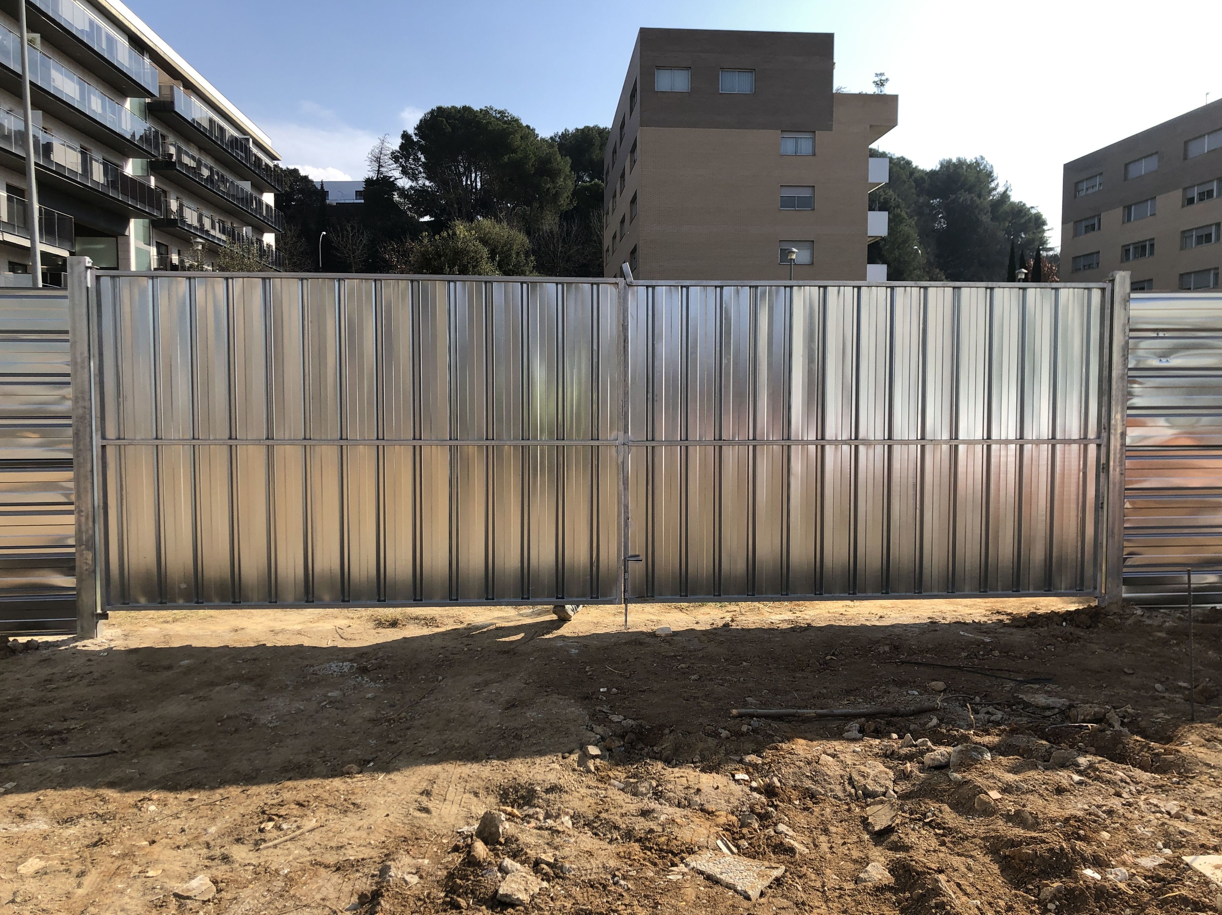 puerta de obra para entrada de vehículos puerta de obra para entrada de vehículos