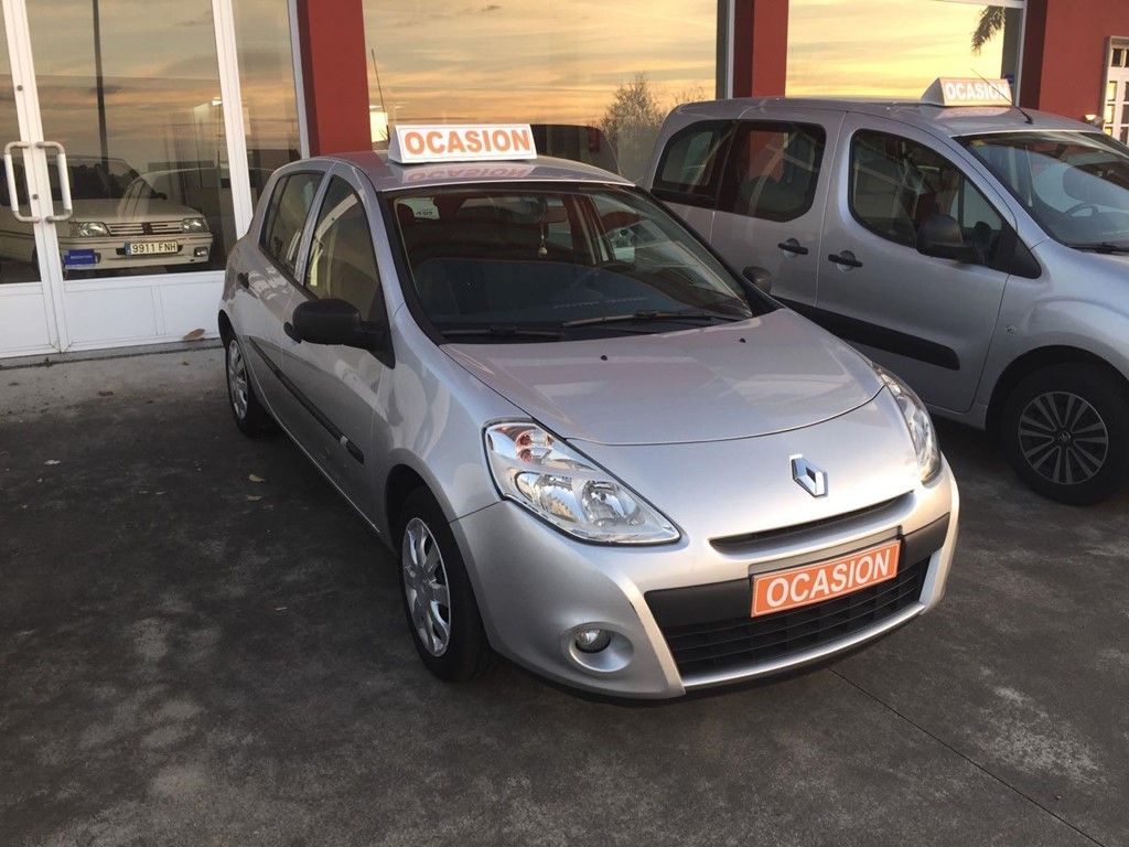Renault Clio 1.5DCI 75CV: VEHÍCULOS de Ocasión A Lagoa Renault Clio 1.5DCI 75CV: VEHÍCULOS de Ocasión A Lagoa