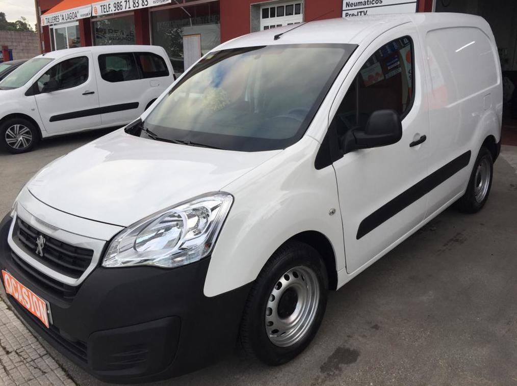 PEUGEOT PARTNER FURGÓN 1.6 BlueHDI 75CV: Vehículos de ocasión de Ocasión A Lagoa PEUGEOT PARTNER FURGÓN 1.6 BlueHDI 75CV: Vehículos de ocasión de Ocasión A Lagoa