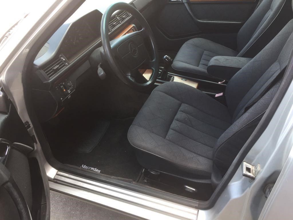 Mercedes E300 3.0 24V. 130CV: Vehículos de ocasión de OCASIÓN A LAGOA Mercedes E300 3.0 24V. 130CV: Vehículos de ocasión de OCASIÓN A LAGOA