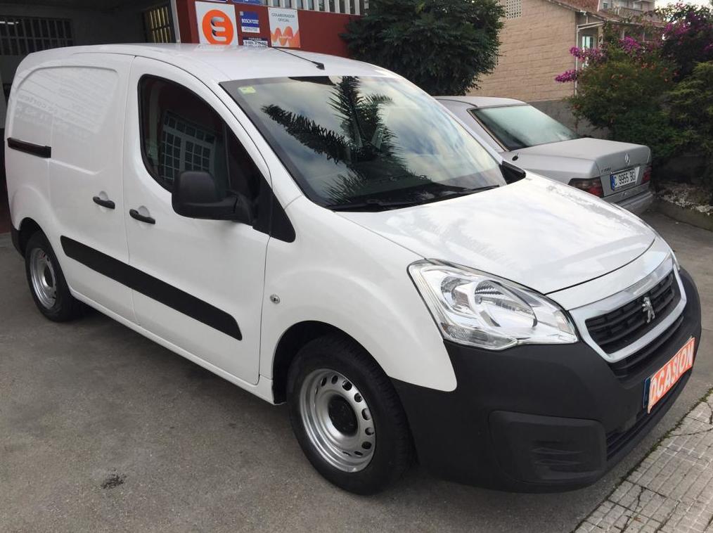 PEUGEOT PARTNER FURGÓN 1.6 BlueHDI 75CV: Vehículos de ocasión de Ocasión A Lagoa PEUGEOT PARTNER FURGÓN 1.6 BlueHDI 75CV: Vehículos de ocasión de Ocasión A Lagoa