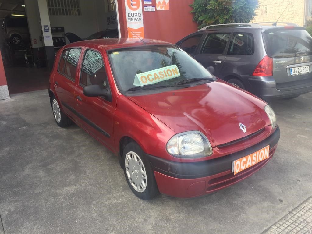 Renault Clio 1.9D 70CV: Vehículos de ocasión de OCASIÓN A LAGOA Renault Clio 1.9D 70CV: Vehículos de ocasión de OCASIÓN A LAGOA
