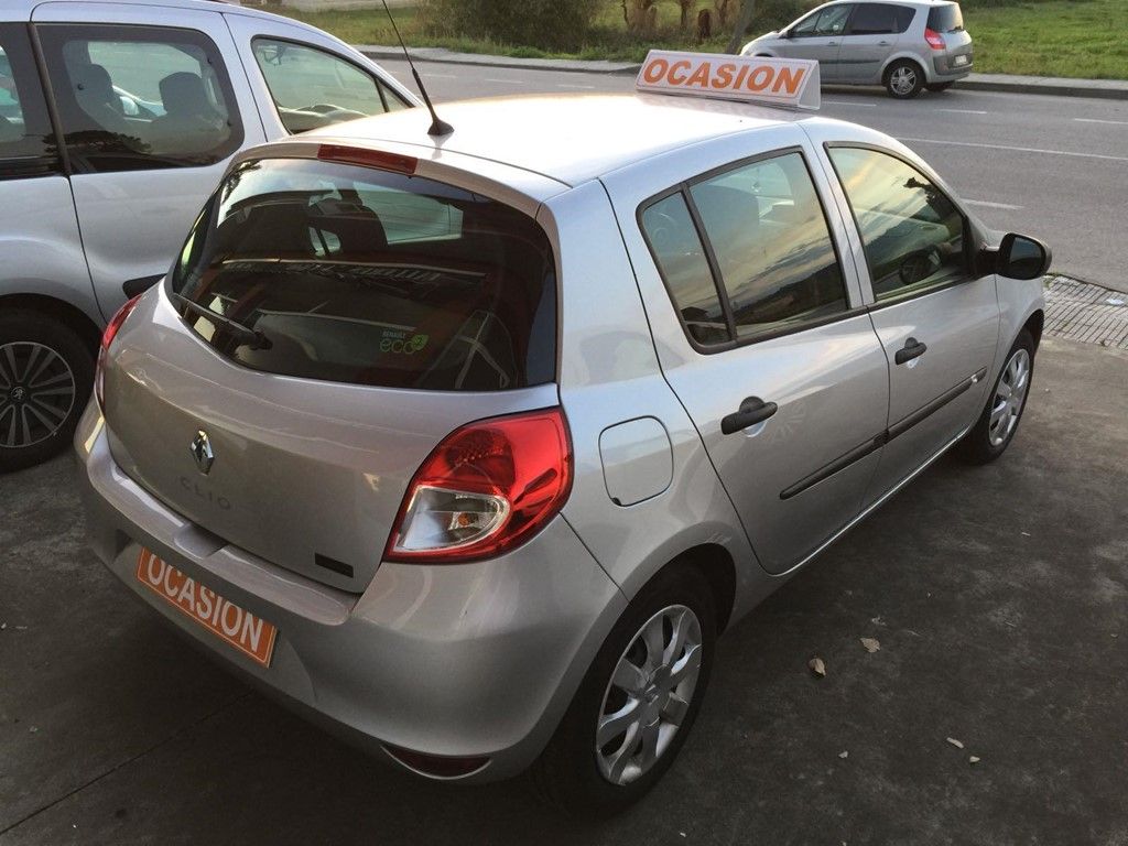 Renault Clio 1.5DCI 75CV: VEHÍCULOS de Ocasión A Lagoa Renault Clio 1.5DCI 75CV: VEHÍCULOS de Ocasión A Lagoa