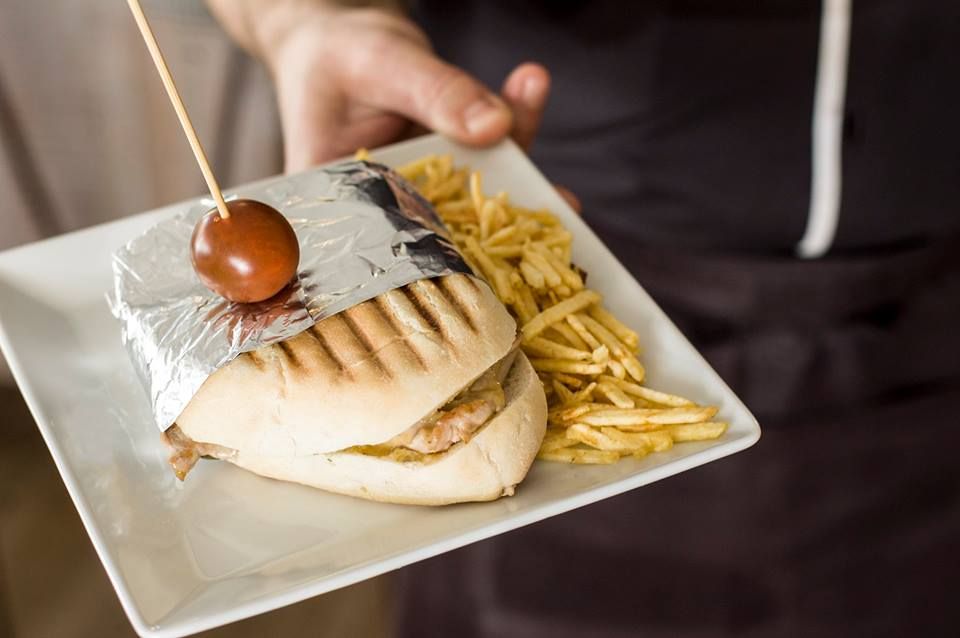 Almuerzos, comidas y cenas: Servicios y Carta de Charlotte San José Almuerzos, comidas y cenas: Servicios y Carta de Charlotte San José