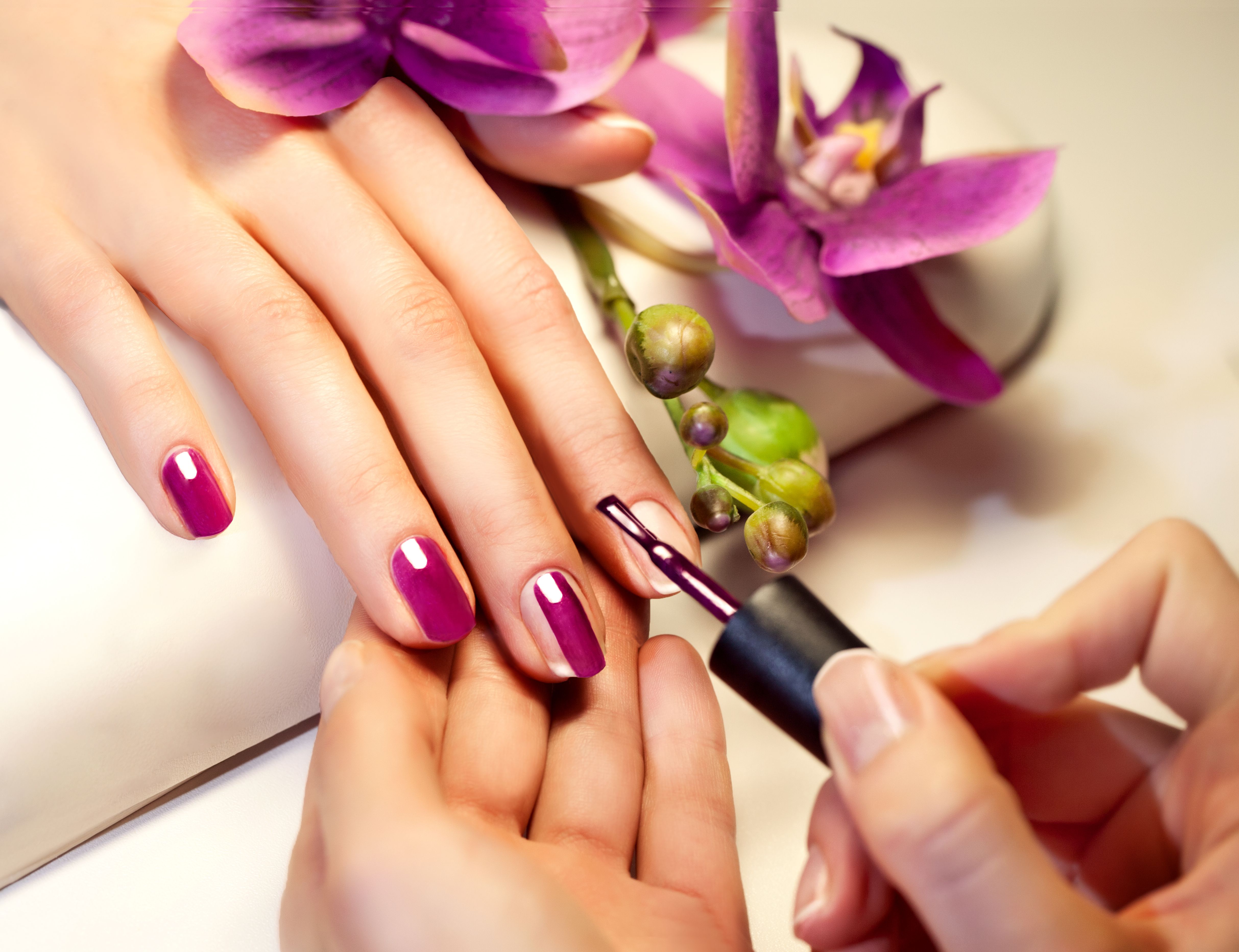 Manicura rusa: Peluquería y estética de Lola Gómez Estilistas Manicura rusa: Peluquería y estética de Lola Gómez Estilistas