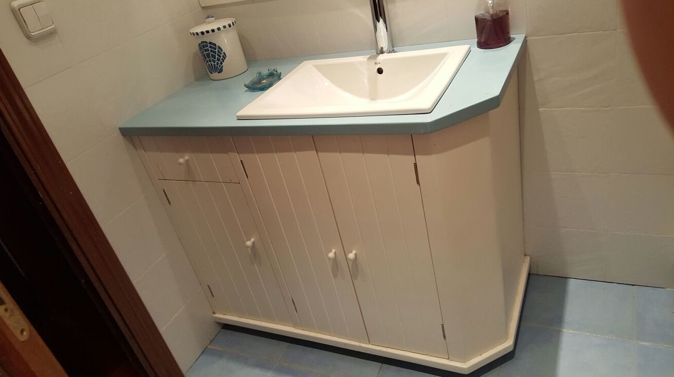 Muebles para baño: Productos y servicios de Carpintería Rebollo Ponce Muebles para baño: Productos y servicios de Carpintería Rebollo Ponce