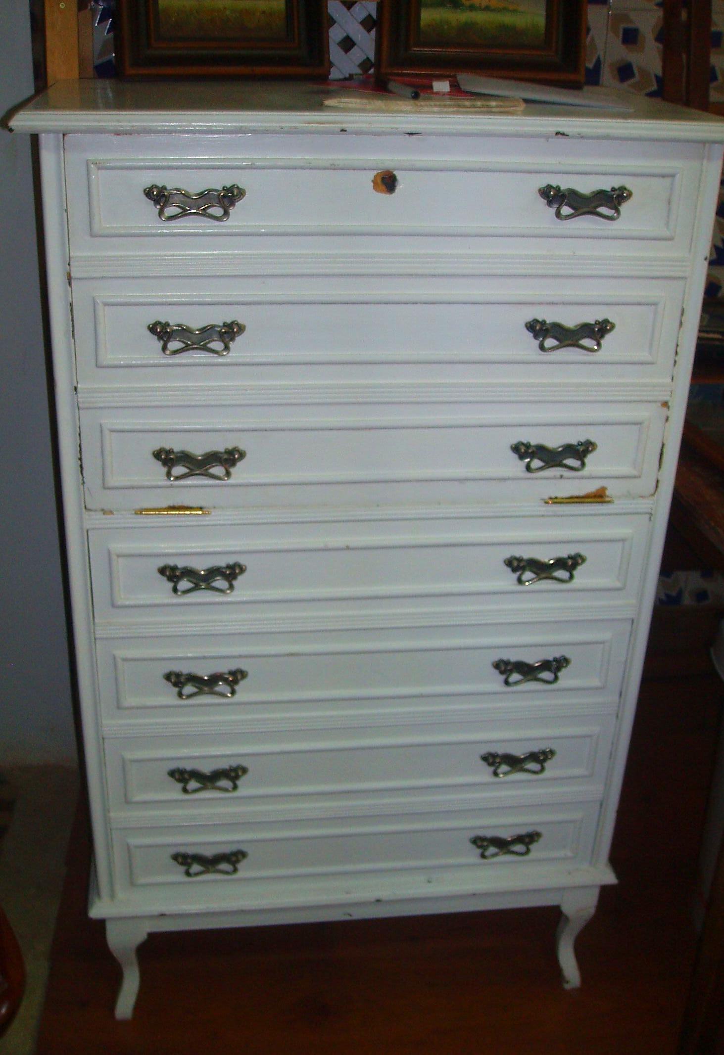 Mueble antes de arreglar Mueble antes de arreglar