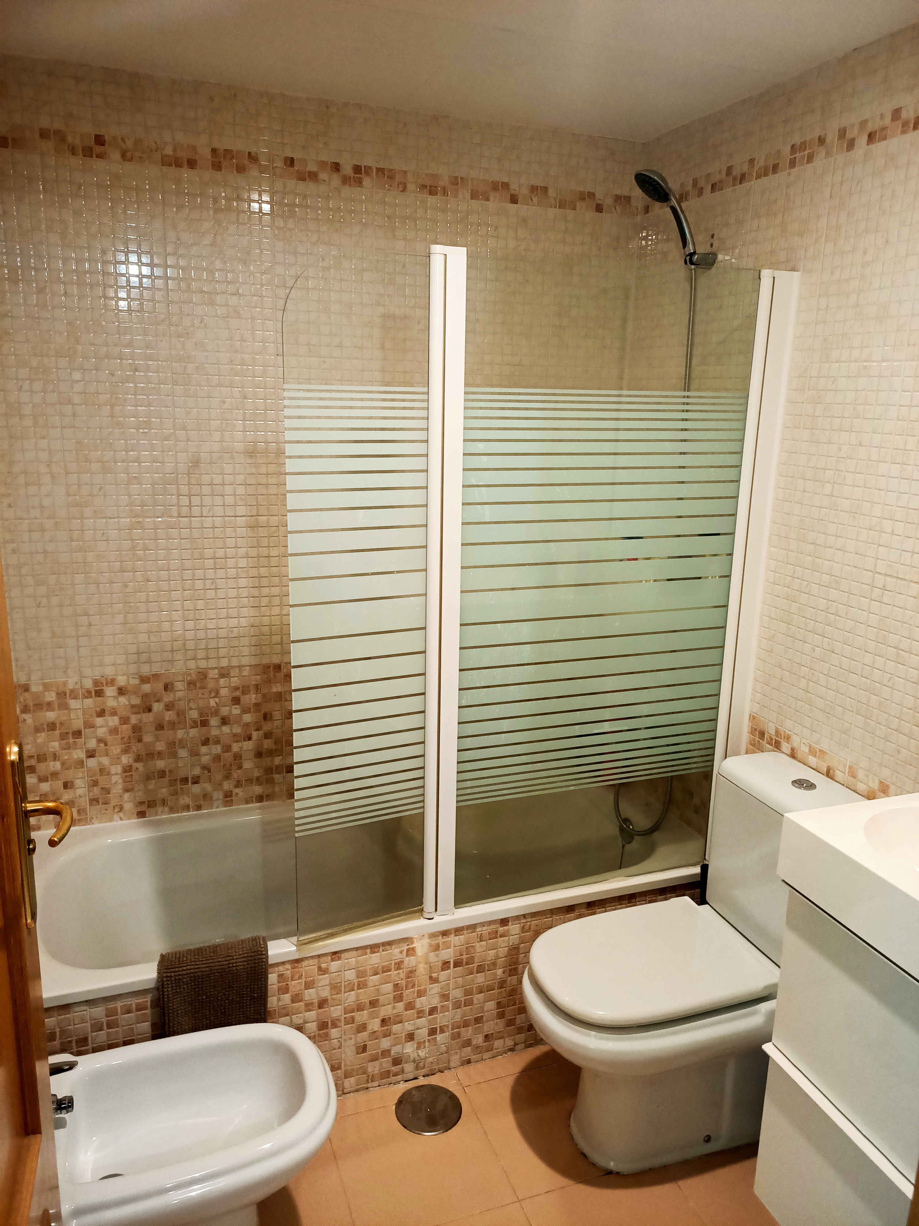 VIVIENDA EN CARLOS V MOSTOLES: INMUEBLES TOP de Arroyo House VIVIENDA EN CARLOS V MOSTOLES: INMUEBLES TOP de Arroyo House