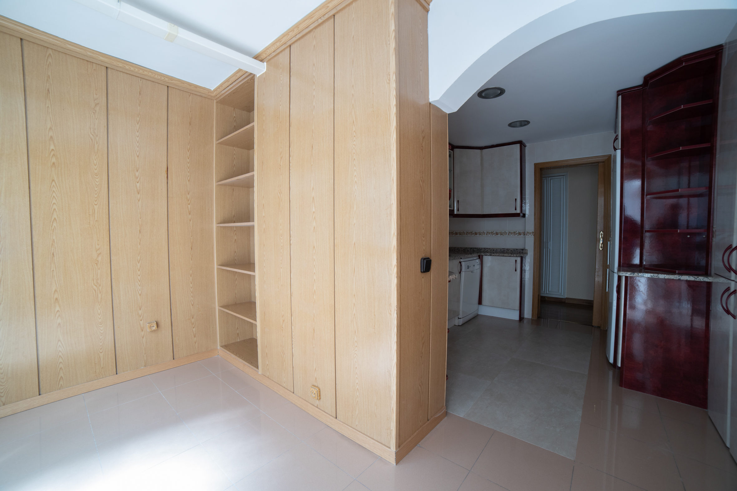 VIVIENDA EN LA ZONA DE IVIASA MOSTOLES: INMUEBLES TOP de Arroyo House VIVIENDA EN LA ZONA DE IVIASA MOSTOLES: INMUEBLES TOP de Arroyo House