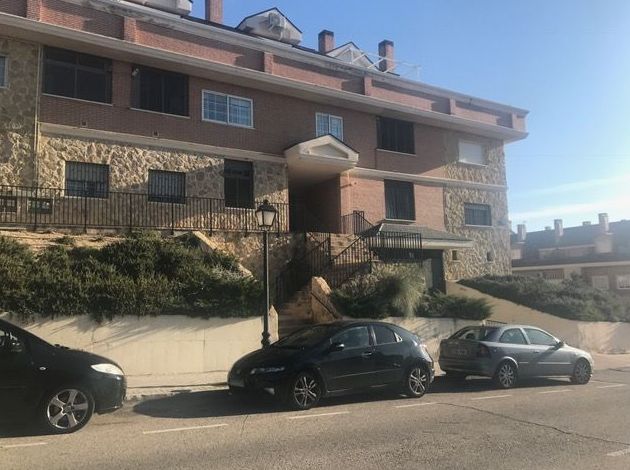 DUPLEX EN ARROYOMOLINOS: INMUEBLES TOP de Arroyo House DUPLEX EN ARROYOMOLINOS: INMUEBLES TOP de Arroyo House