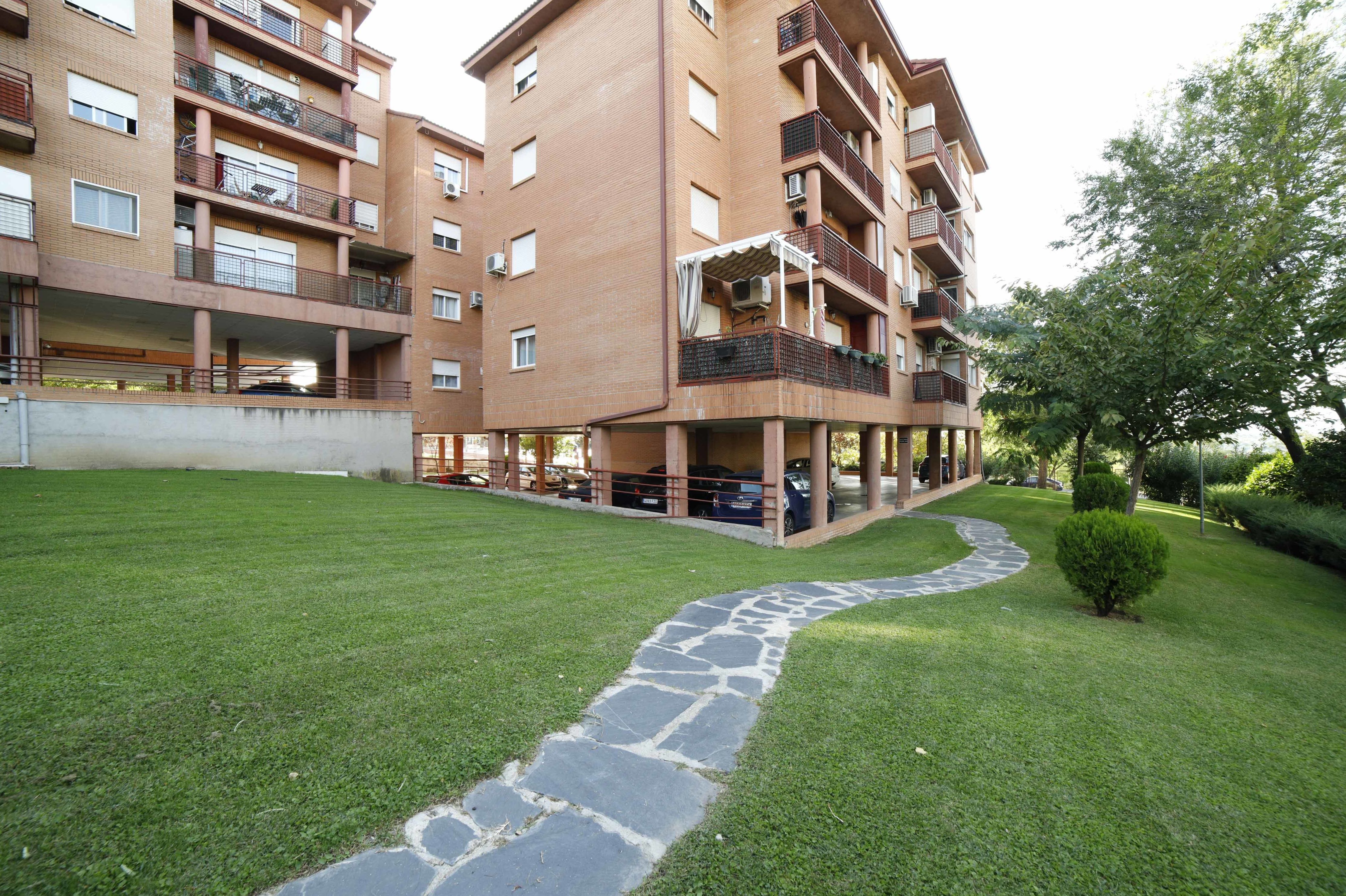 VIVIENDA EN MOSTOLES PARQUE COIMBRA: INMUEBLES TOP de Arroyo House VIVIENDA EN MOSTOLES PARQUE COIMBRA: INMUEBLES TOP de Arroyo House