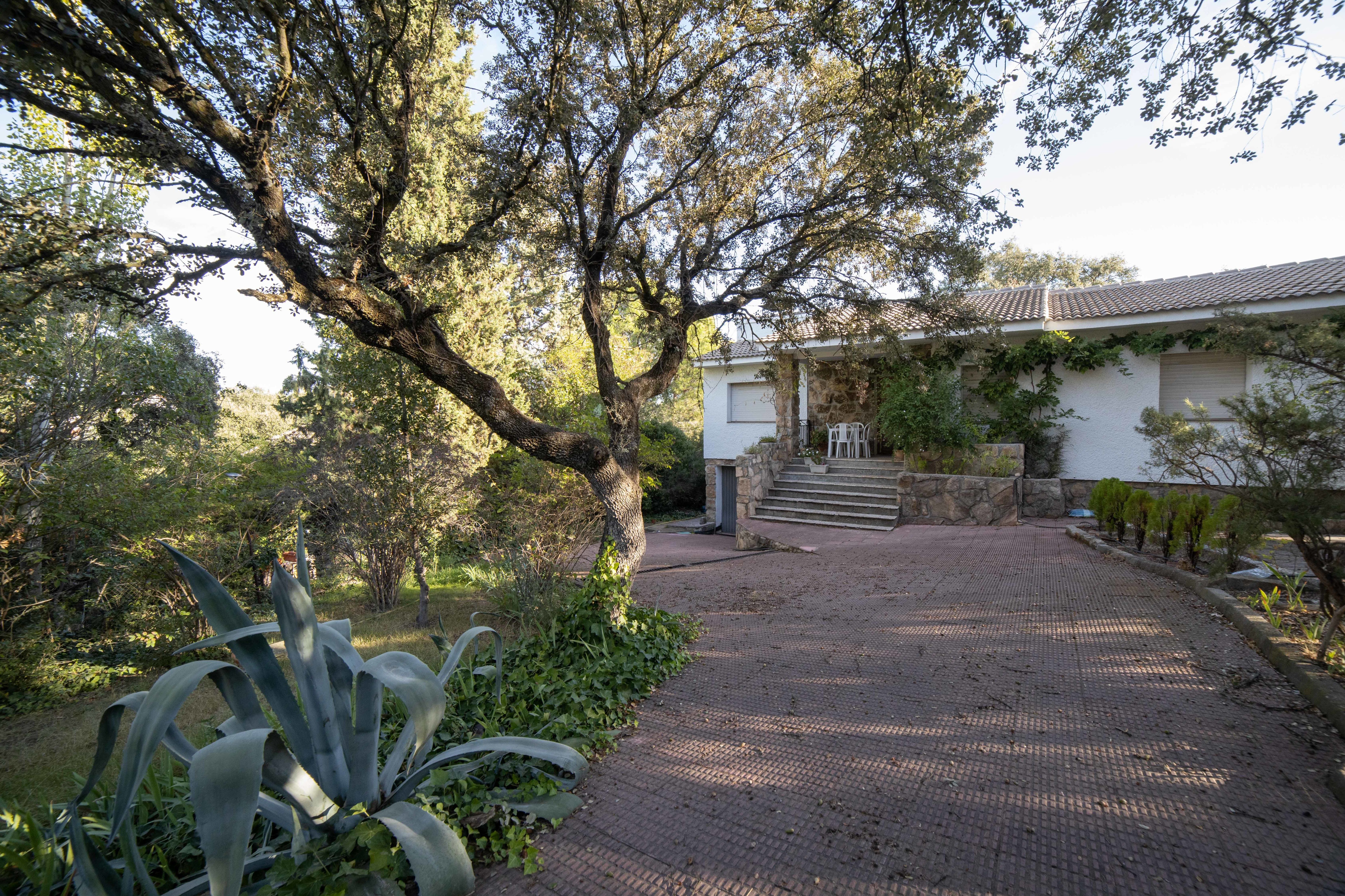 CHALET EN COTORREDONDO: INMUEBLES TOP de Arroyo House CHALET EN COTORREDONDO: INMUEBLES TOP de Arroyo House