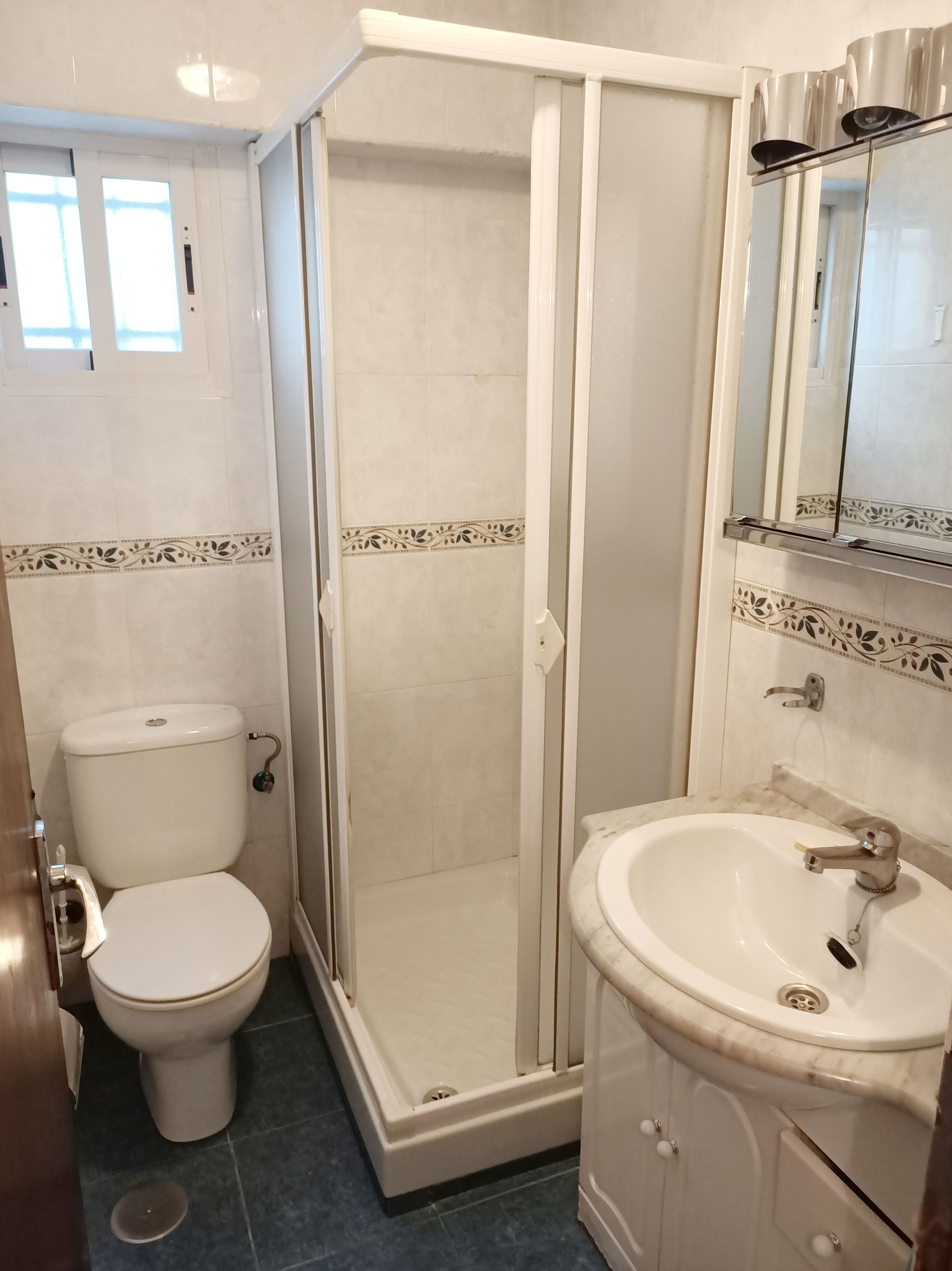 VIVIENDA EN CARABANCHEL: INMUEBLES TOP de Arroyo House VIVIENDA EN CARABANCHEL: INMUEBLES TOP de Arroyo House