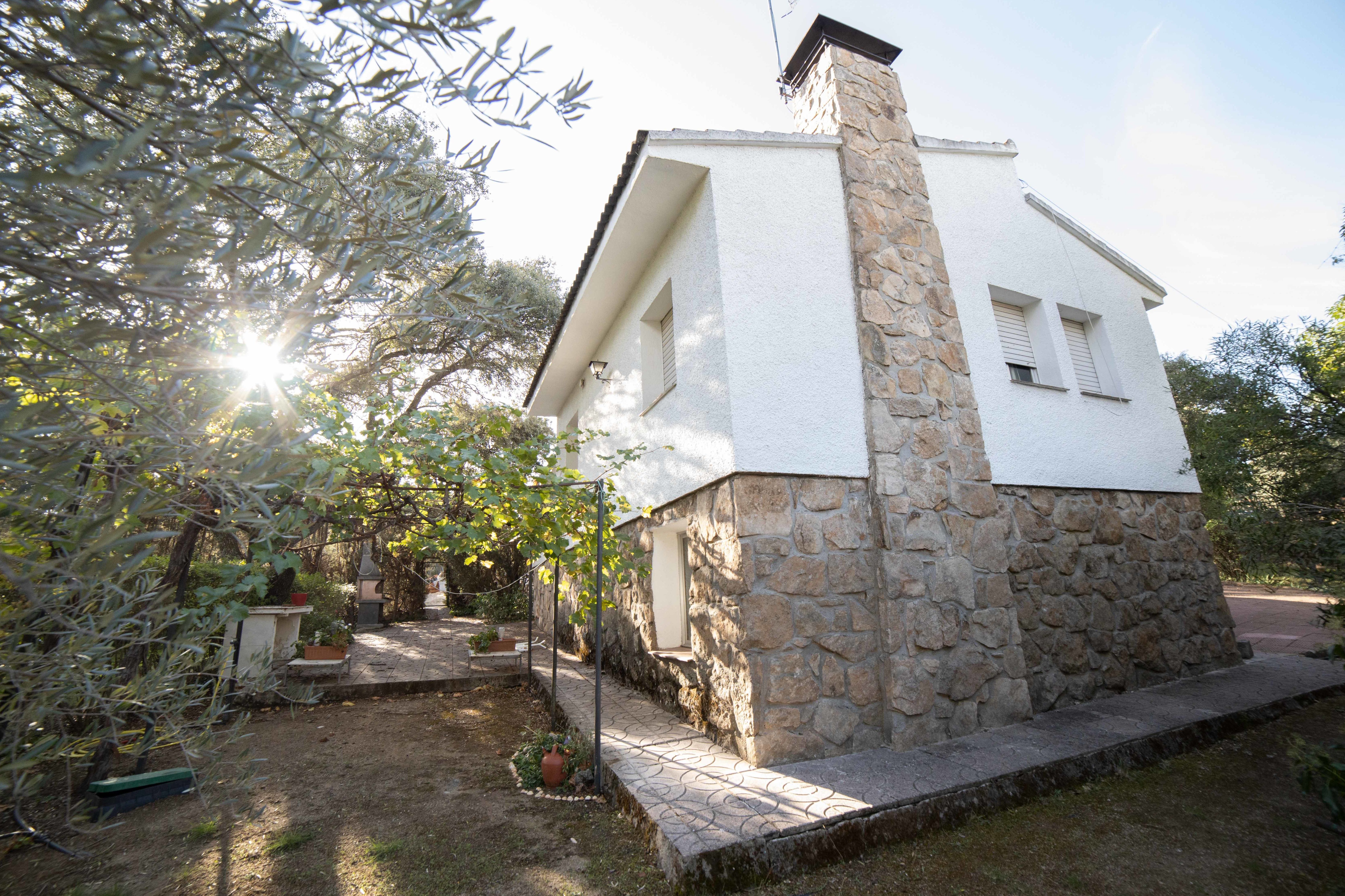 CHALET EN COTORREDONDO: INMUEBLES TOP de Arroyo House CHALET EN COTORREDONDO: INMUEBLES TOP de Arroyo House