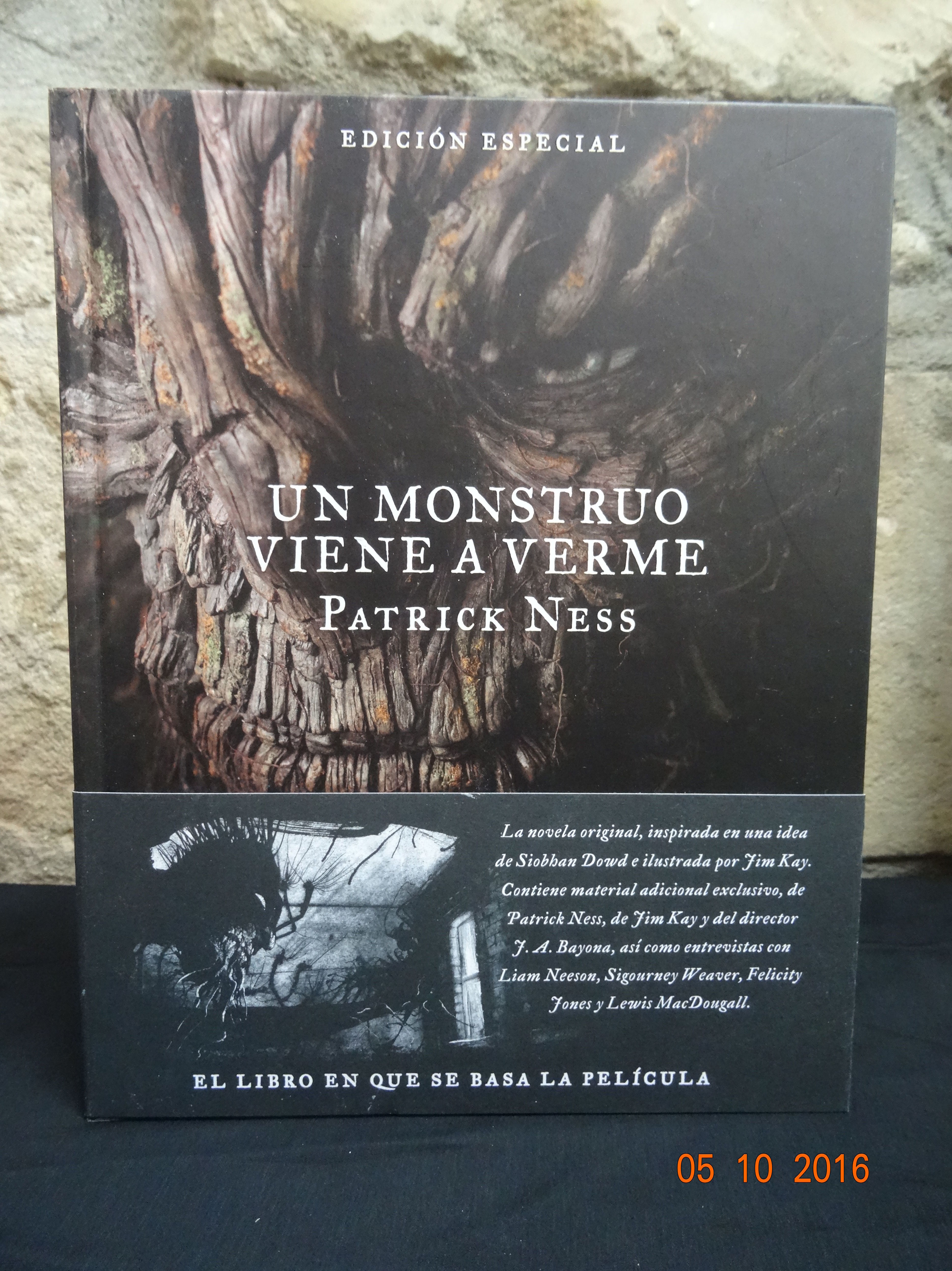 Un monstruo viene a verme: SECCIONES de Librería Nueva Plaza Universitaria Un monstruo viene a verme: SECCIONES de Librería Nueva Plaza Universitaria