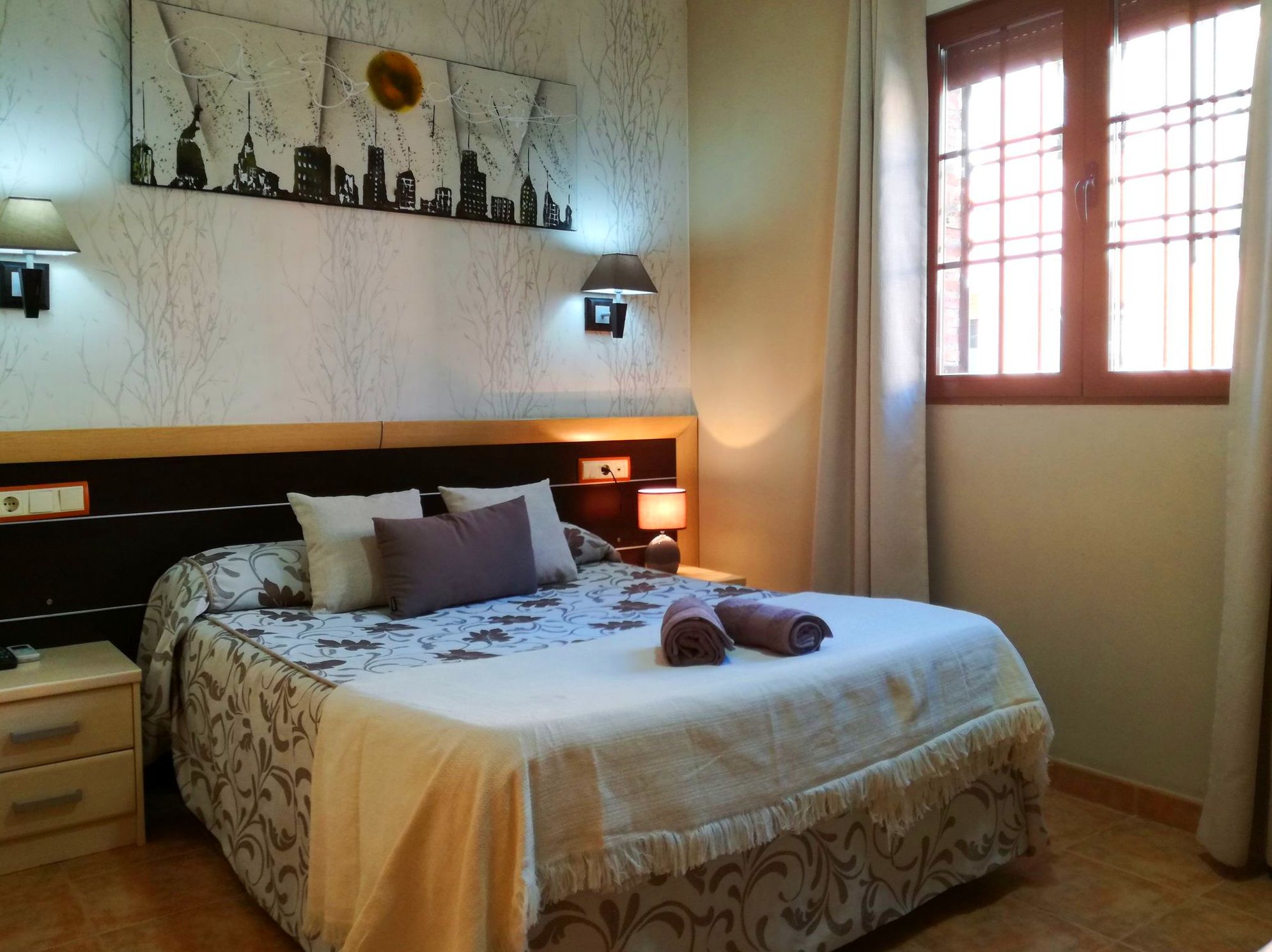 Habitaciones: Servicios de Hostal Avenidas Habitaciones: Servicios de Hostal Avenidas
