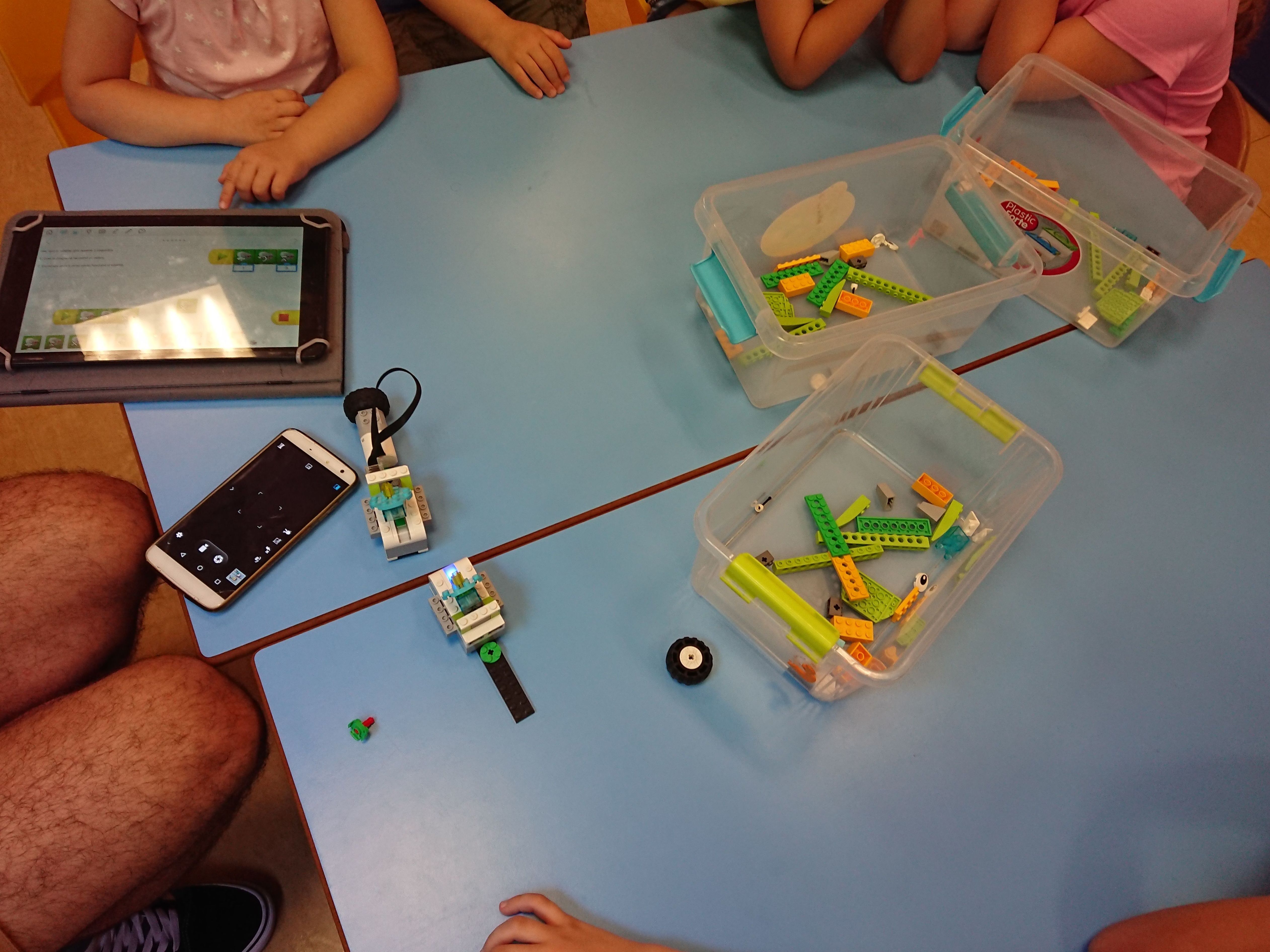 Clase de Robótica en campamento Clase de Robótica en campamento