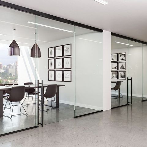 Puertas correderas con guías a techo Puertas correderas con guías a techo