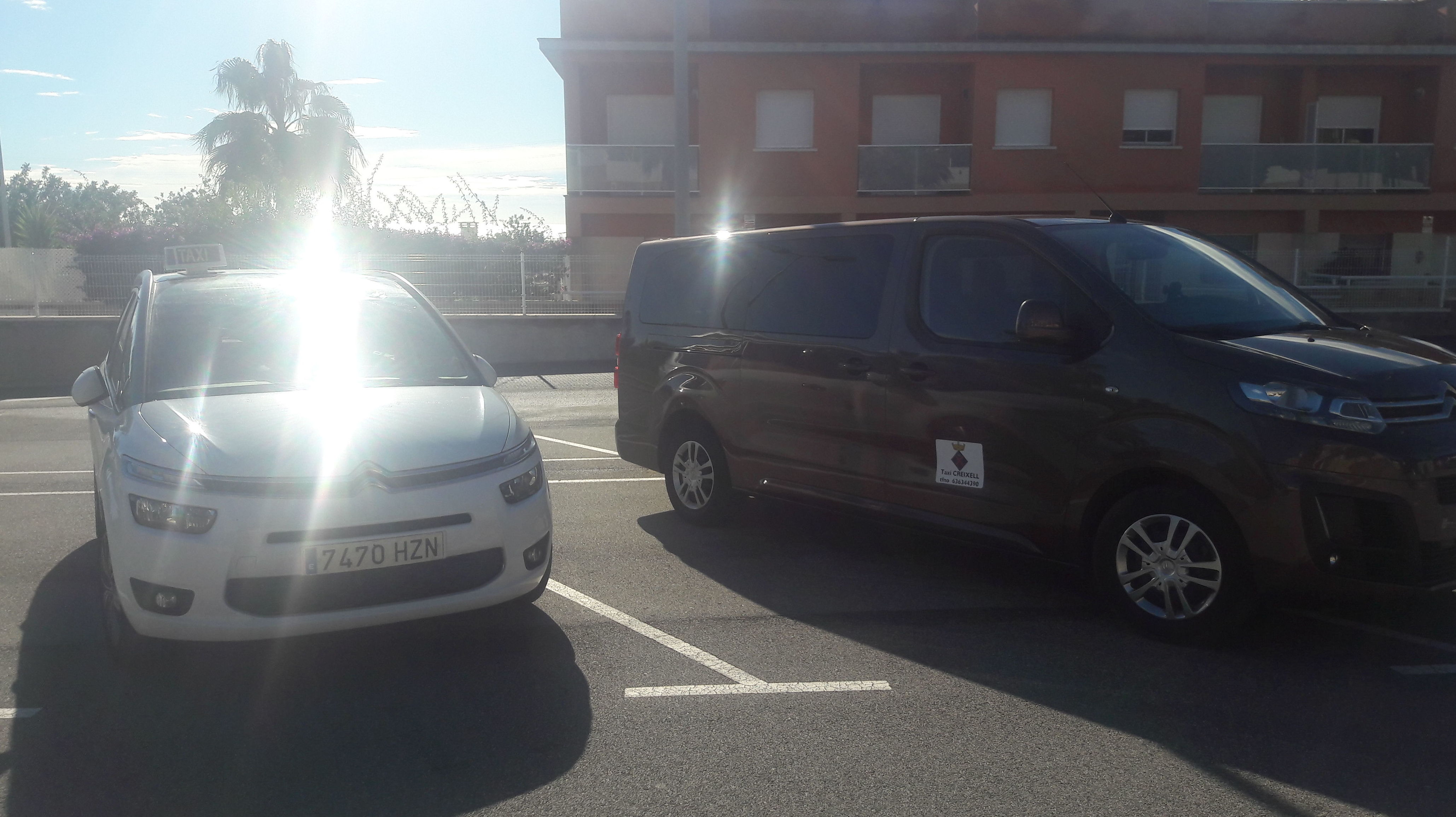 NUEVE Y SIETE PLAZAS: Servicios de Taxi Creixell NUEVE Y SIETE PLAZAS: Servicios de Taxi Creixell