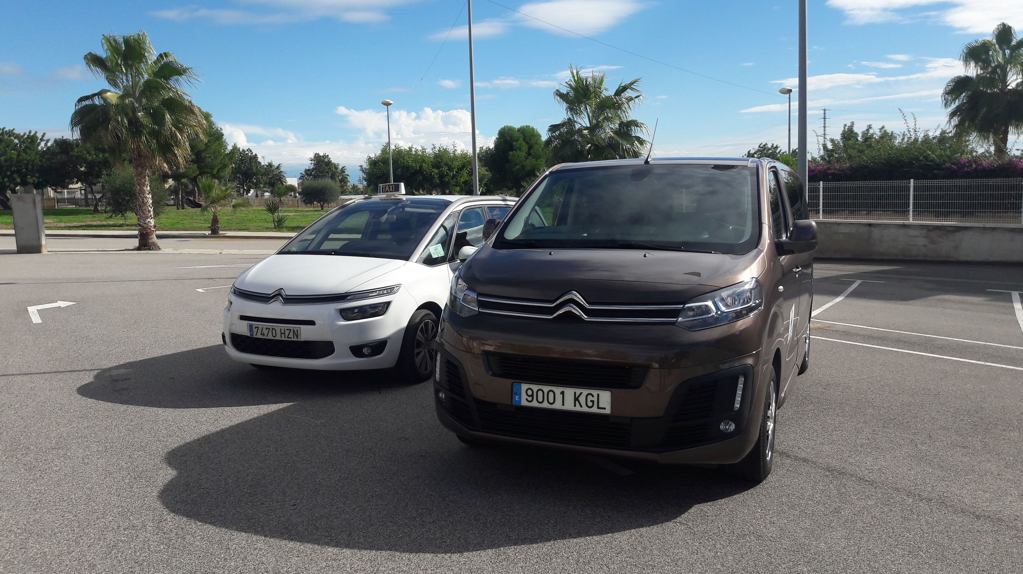 NUEVE Y SIETE PLAZAS: Servicios de Taxi Creixell NUEVE Y SIETE PLAZAS: Servicios de Taxi Creixell