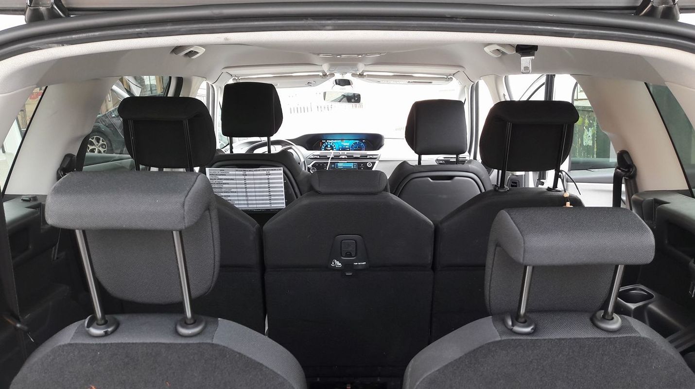 NUEVE Y SIETE PLAZAS: Servicios de Taxi Creixell NUEVE Y SIETE PLAZAS: Servicios de Taxi Creixell