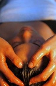 Masaje de cabeza: Tratamientos de Namaste Depilación con Hilo }}