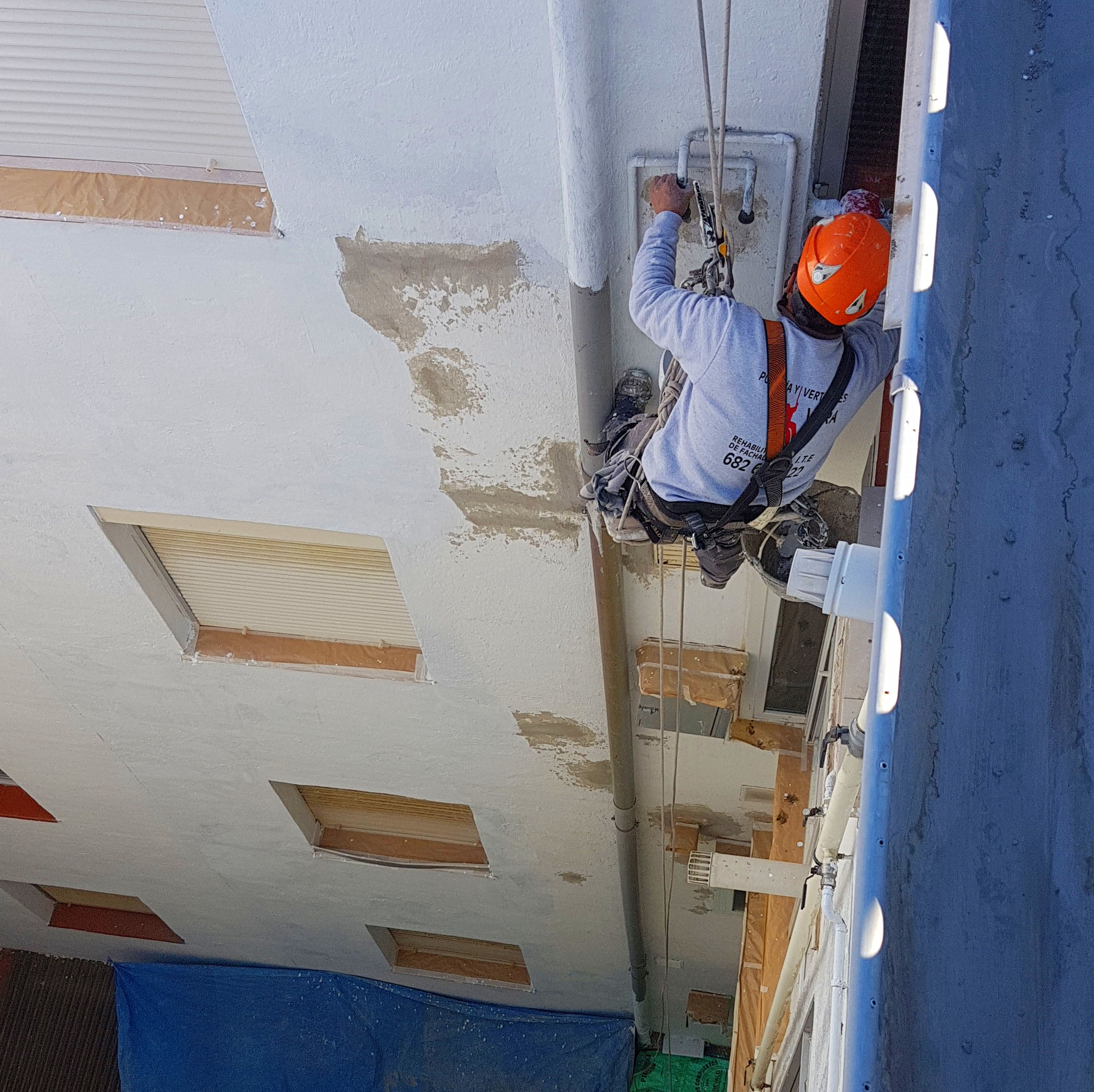 TRABAJO REALIZADO CON SISTEMA VERTICAL EN CALLE FORGE Nº 7 VICALVARO