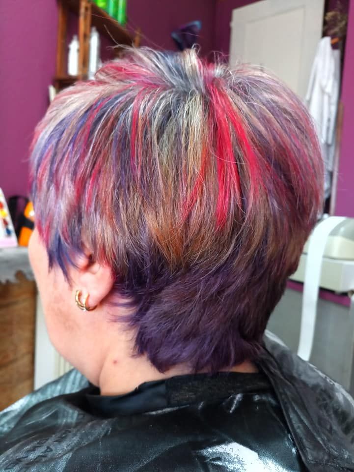 Color: Servicios de Peluquería Unisex Marisol Color: Servicios de Peluquería Unisex Marisol