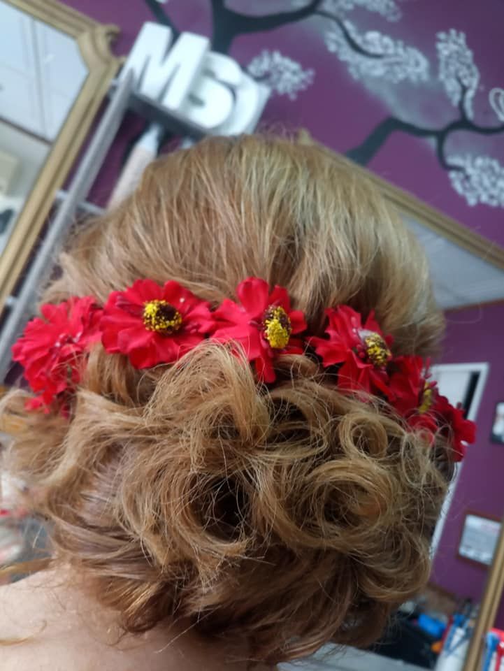 Recogidos para novias: Servicios de Peluquería Unisex Marisol Recogidos para novias: Servicios de Peluquería Unisex Marisol