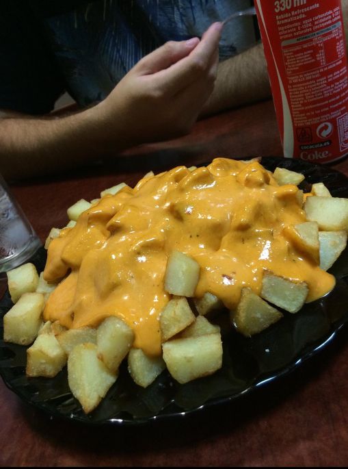 Patatas bravas: Hamburguesas, bocadillos y más de La Rosa de Reus Patatas bravas: Hamburguesas, bocadillos y más de La Rosa de Reus