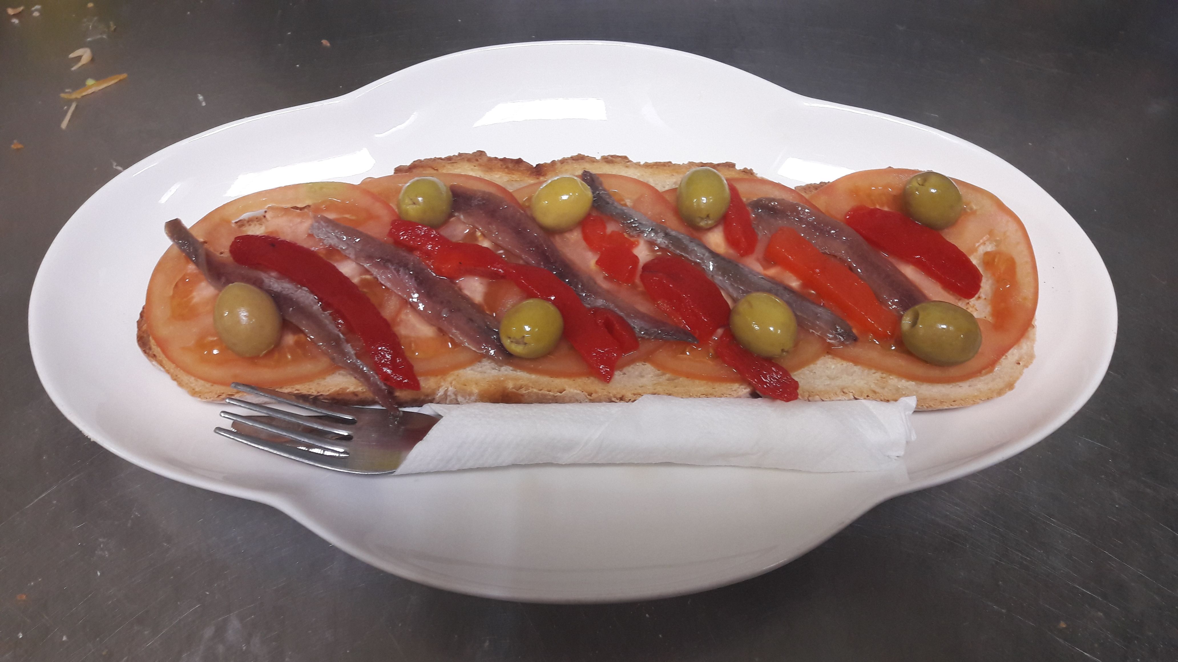 Tostas: Hamburguesas, bocadillos y más de La Rosa dels Jardins Tostas: Hamburguesas, bocadillos y más de La Rosa dels Jardins