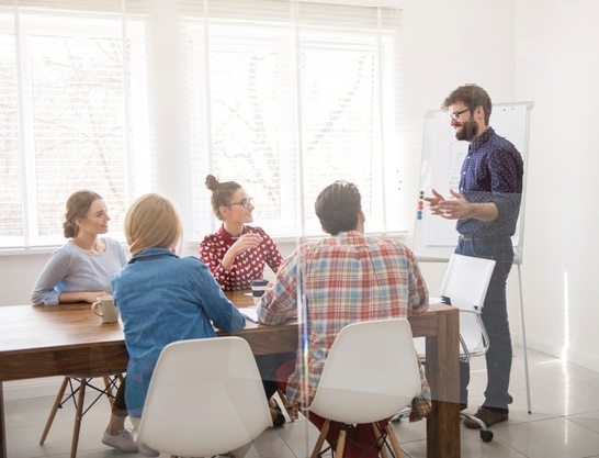 Clases de conversación en Inglés, para adultos.: Qué ofrecemos de The Hughes Language Service Clases de conversación en Inglés, para adultos.: Qué ofrecemos de The Hughes Language Service