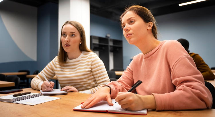 Cursos para Jóvenes: Qué ofrecemos de The Hughes Language Service Cursos para Jóvenes: Qué ofrecemos de The Hughes Language Service