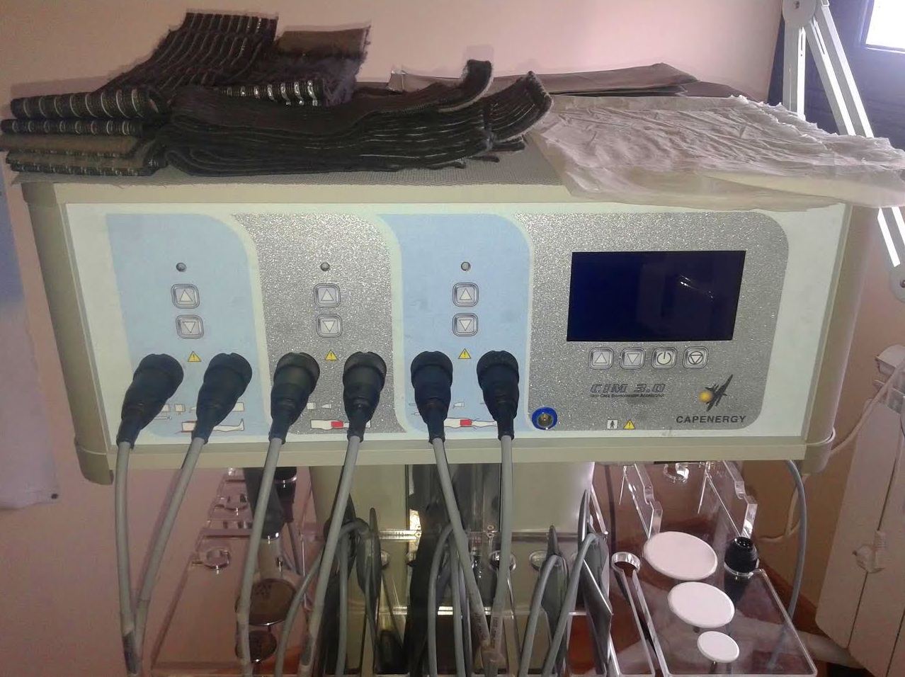Tratamiento del acné con radiofrecuencia mediante hipertermía Tratamiento del acné con radiofrecuencia mediante hipertermía
