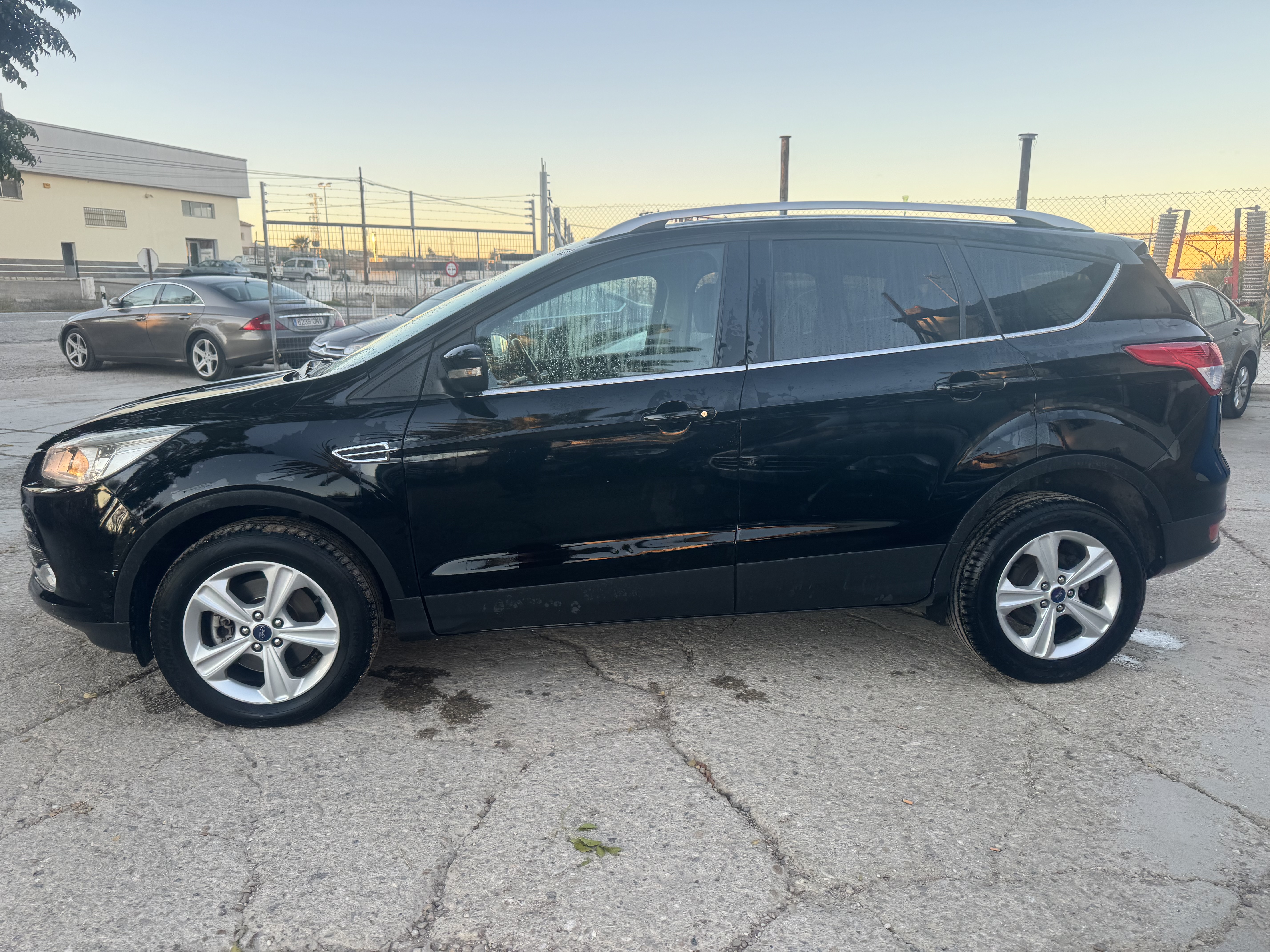 Ford kuga 2.0 tdci 120 cv del 7/2016 con 220.000 km: Stock de Vehículos de El Truekke Ford kuga 2.0 tdci 120 cv del 7/2016 con 220.000 km: Stock de Vehículos de El Truekke