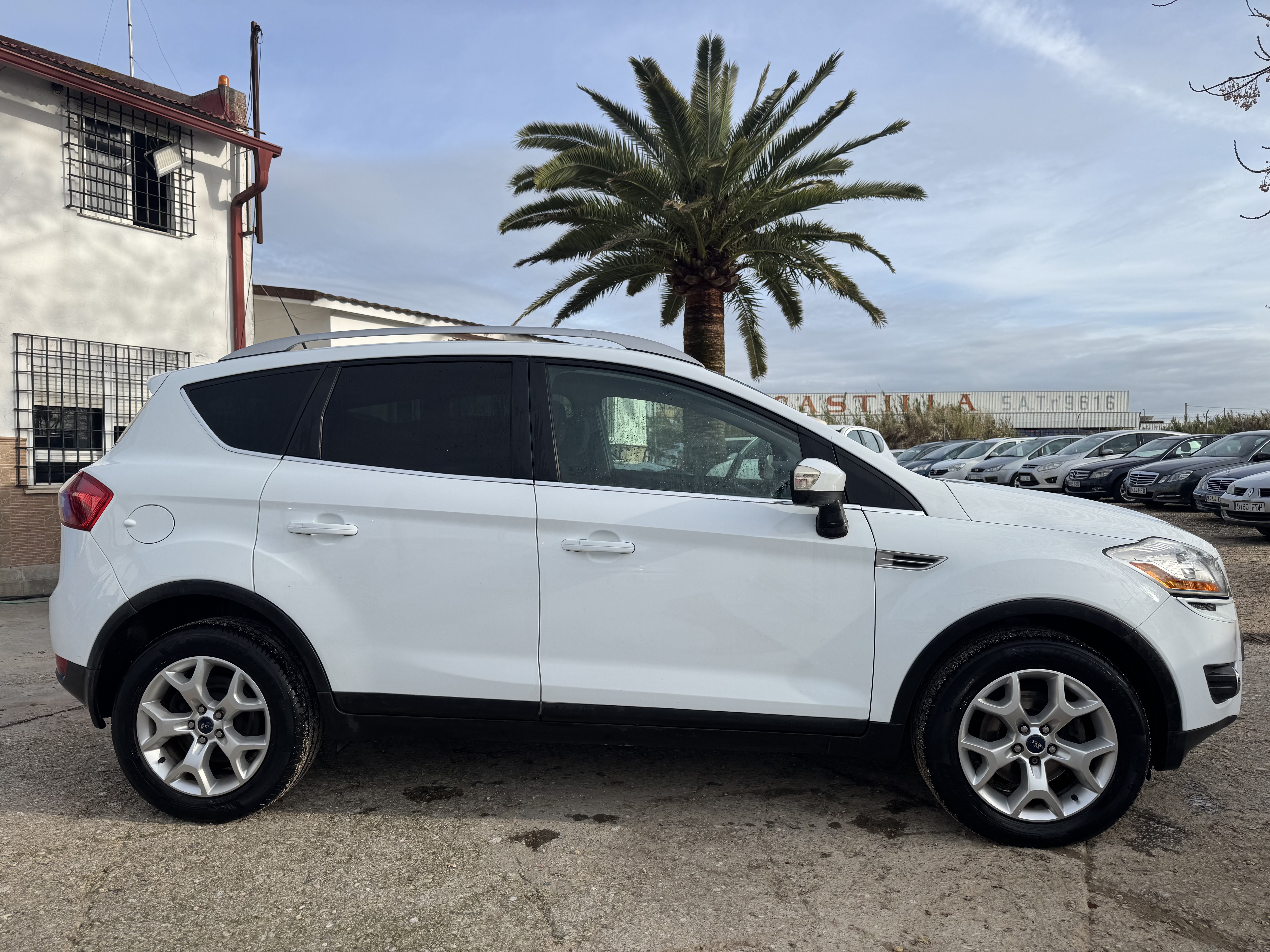 Ford kuga 2.0 tdci 140 cv del 2010 con 205.000 km: Stock de Vehículos de El Truekke Ford kuga 2.0 tdci 140 cv del 2010 con 205.000 km: Stock de Vehículos de El Truekke